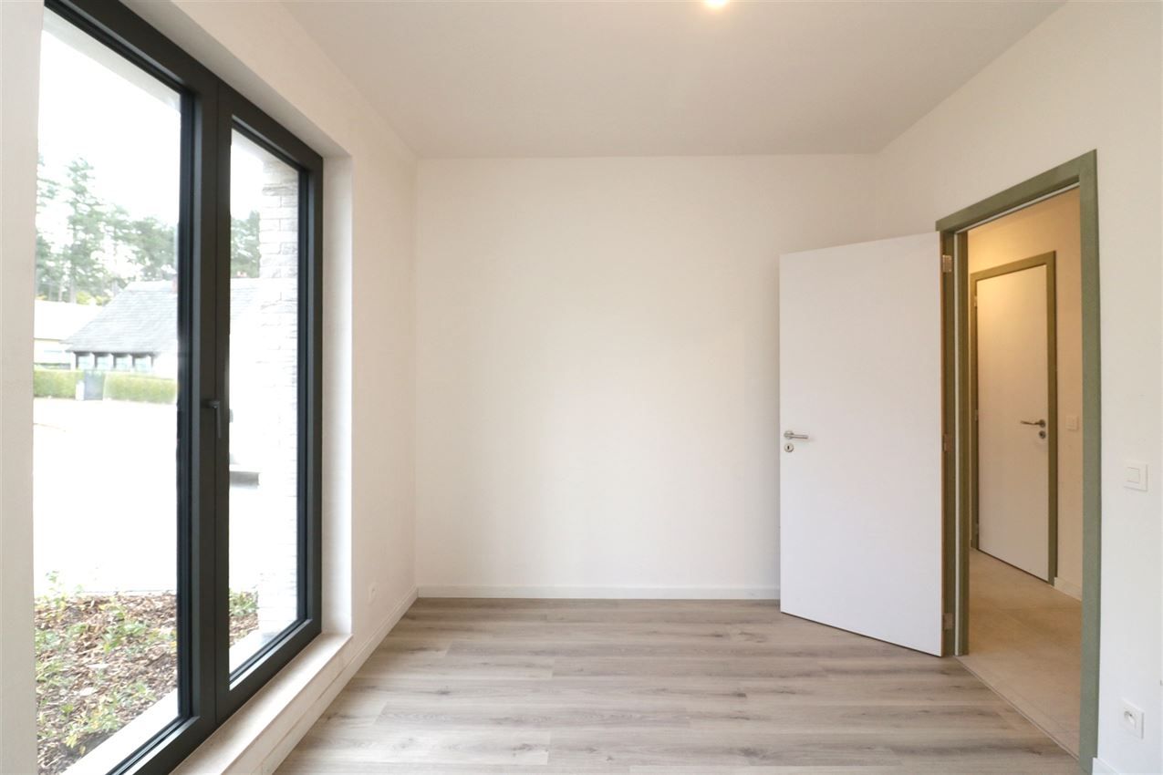 splinternieuw, gelijkvloers, ruim terras, 2 slpk foto 18