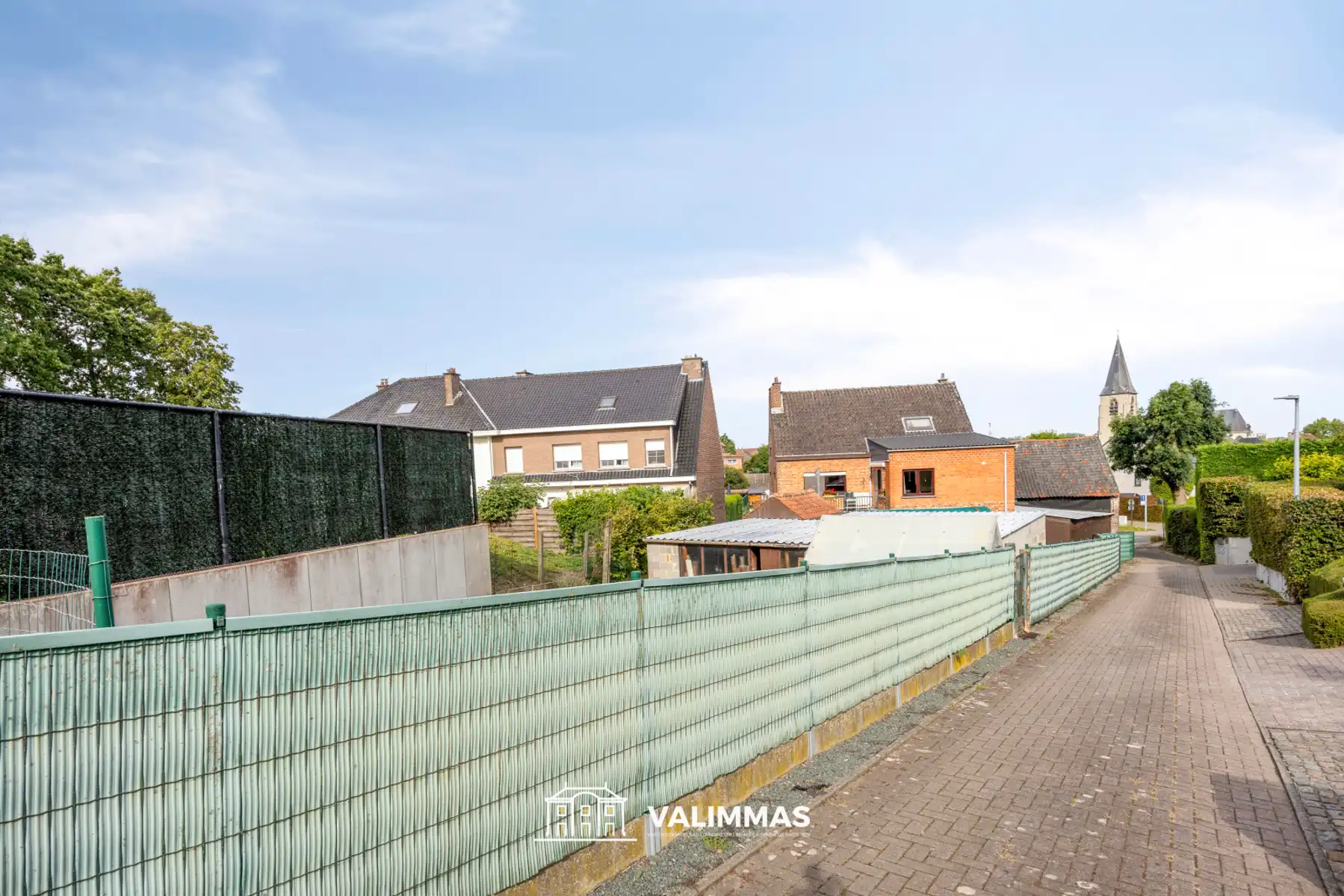 Zeer ruime vrijstaande woning met tuin, garage & bijgebouwen foto 5