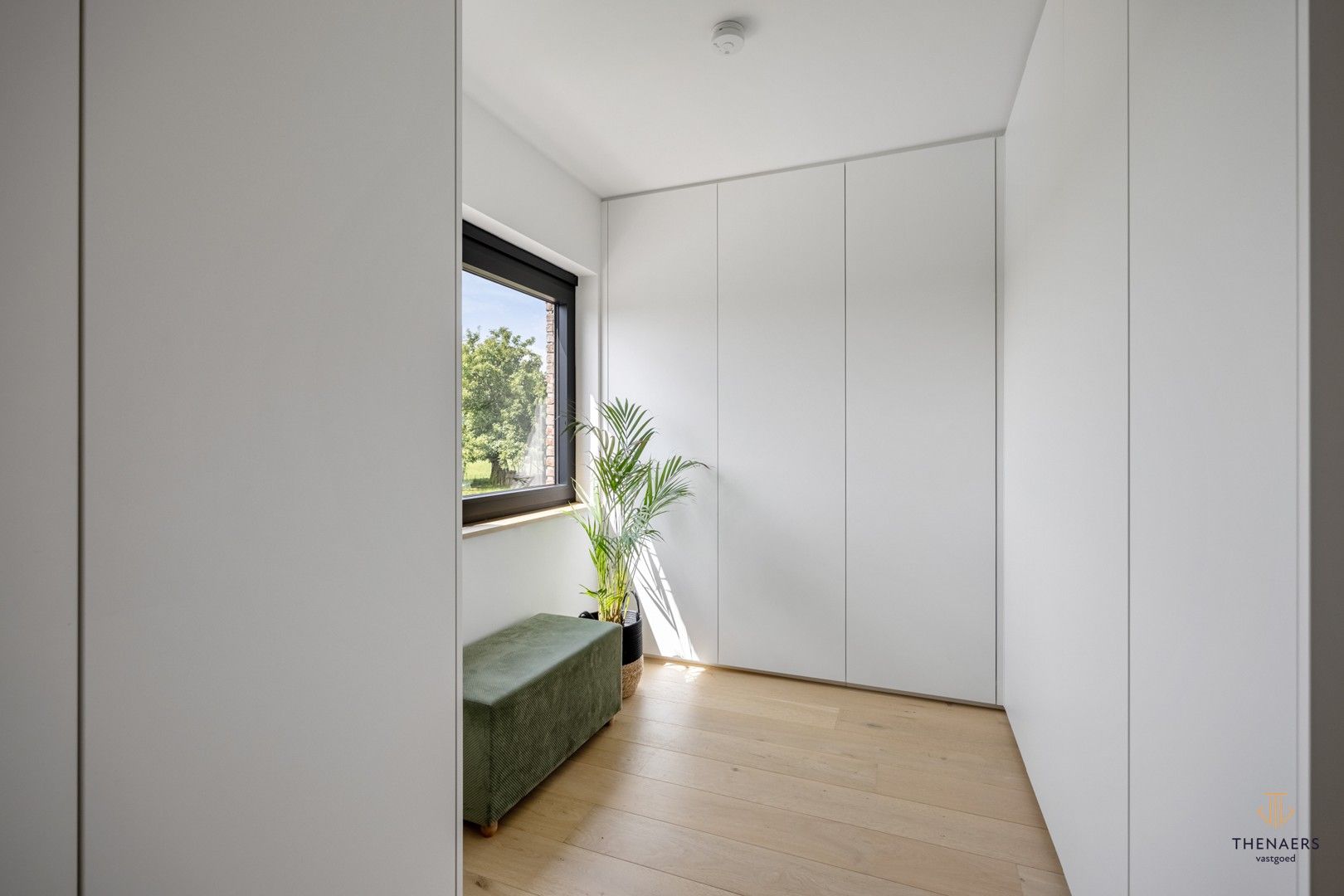 UNIEKE GERENOVEERDE WONING MET 4 SLAAPKAMERS EN PRACHTIG UITZICHT OP DE VELDEN. foto 30