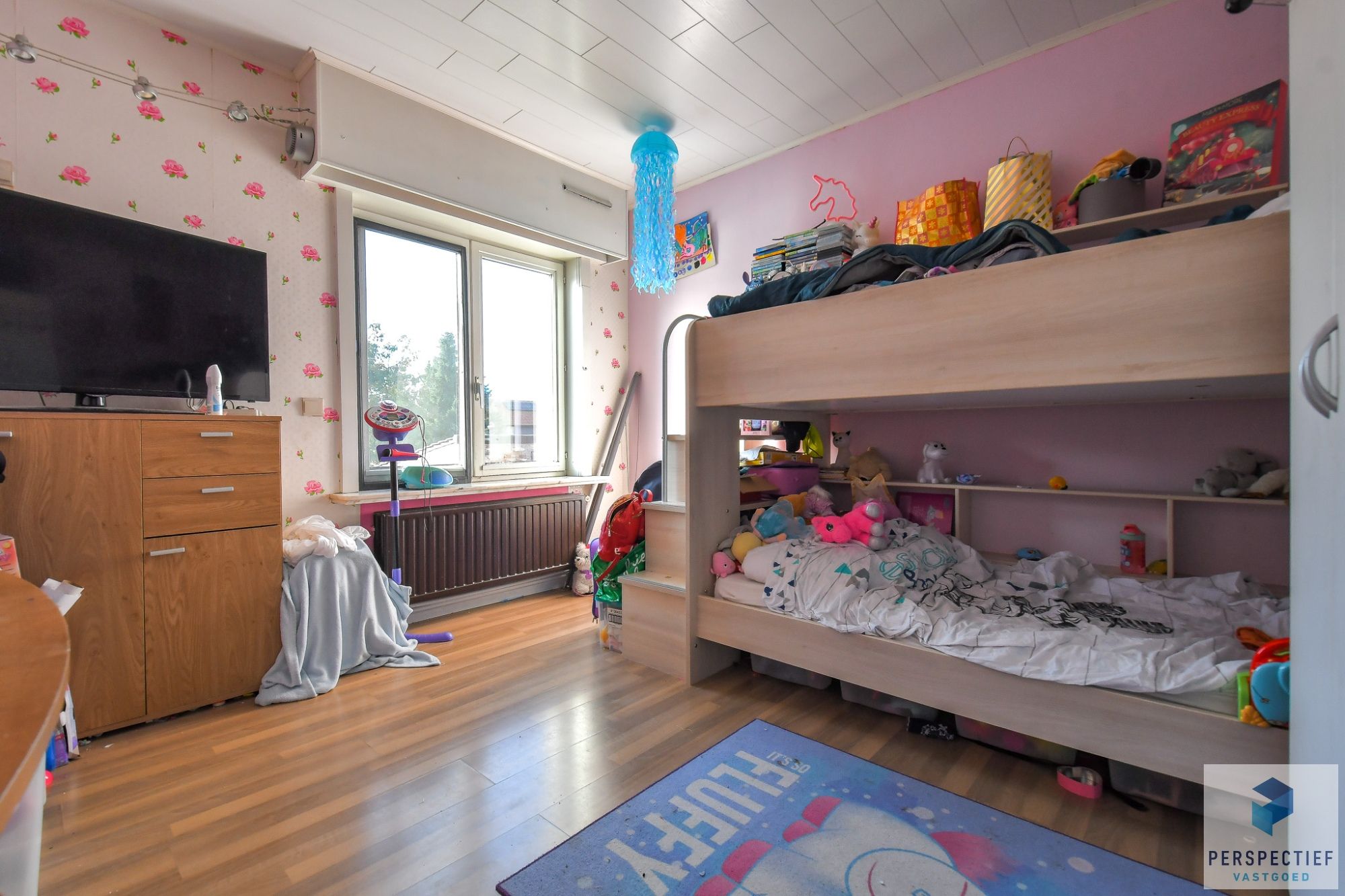 Centraal gelegen ruime woning met 4 slaapkamers en grote tuin foto 11