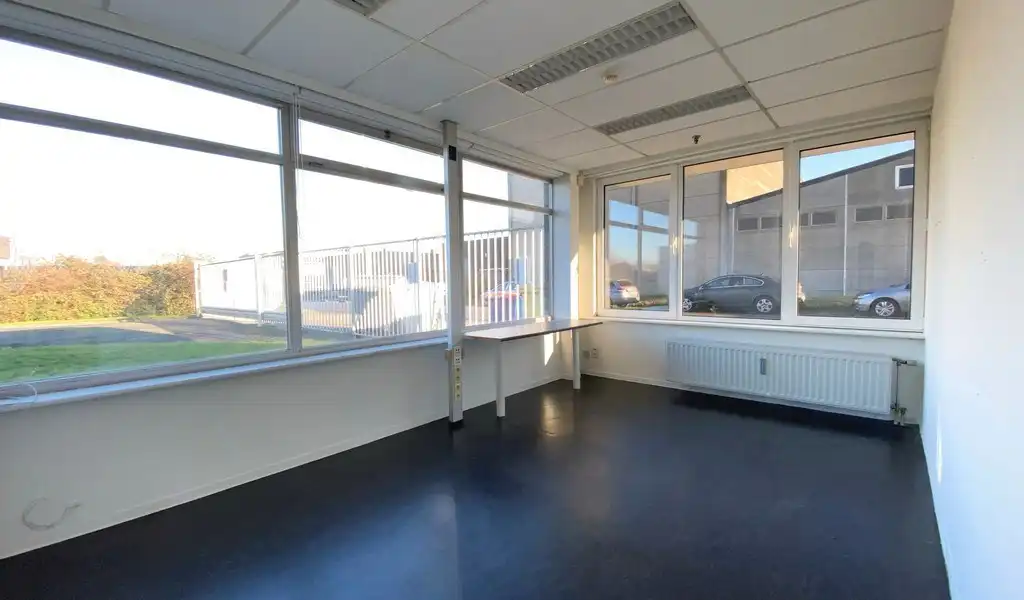 Budgetvriendelijk kantoor te huur bij E40 in Wetteren foto 8