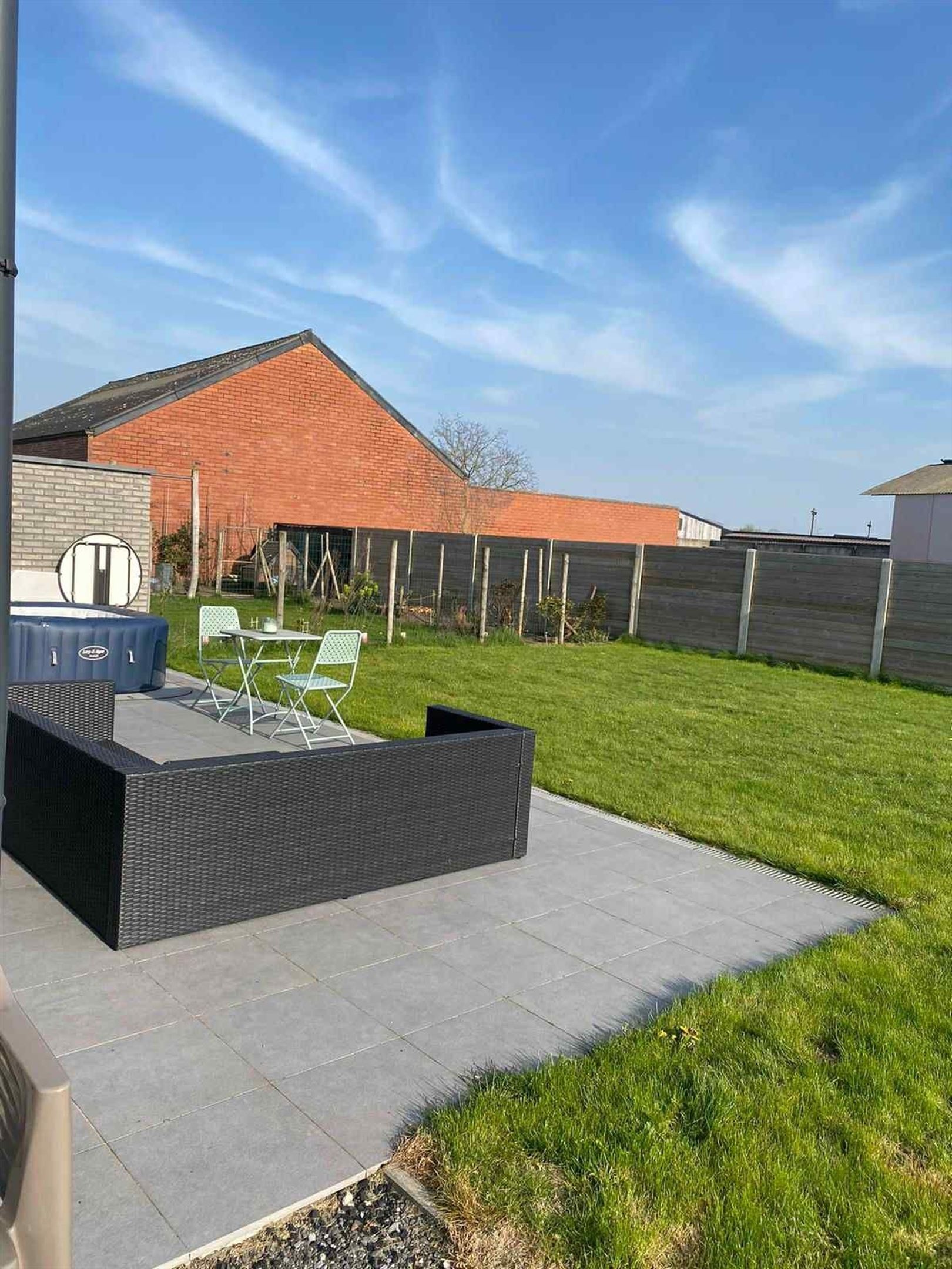 Halfopen bebouwing met 3 slaapkamers, garage en tuin! foto 2