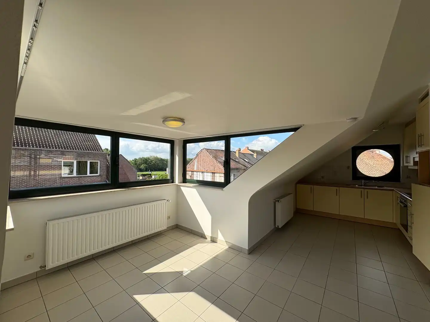 Gunstig gelegen, lichtrijk appartement foto 7
