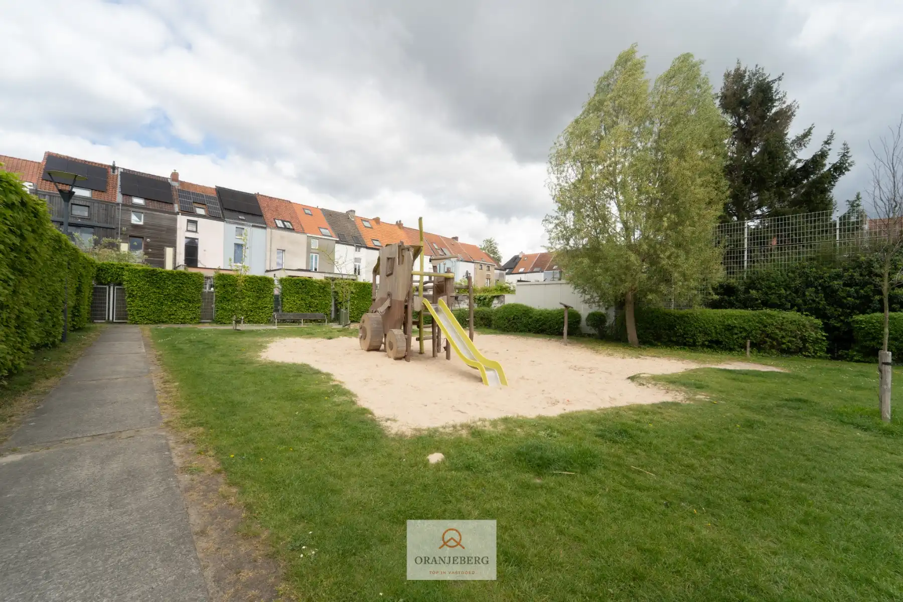 Lichtrijke gerenoveerde woning foto 20