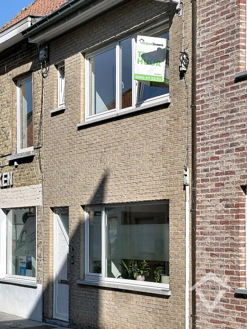 Ruim duplex appartement met zonnig terras in centrum Koekelare  foto 2