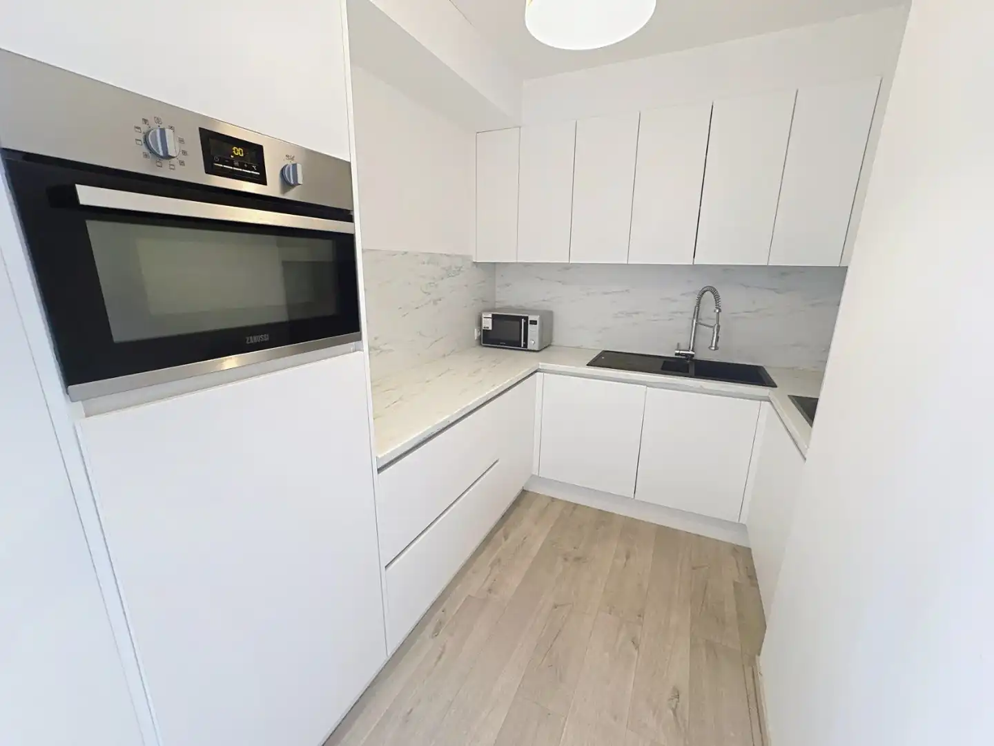 Ruim en lichtrijk appartement met 3 slaapkamers foto 4