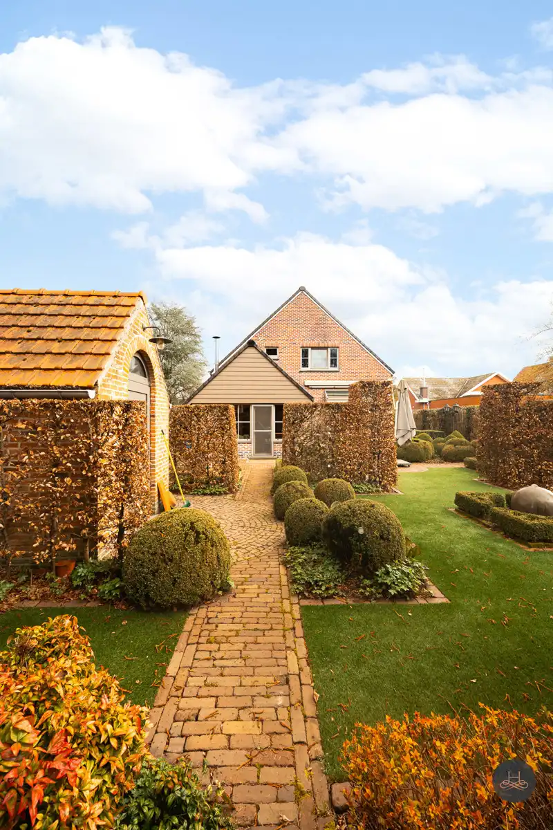 Prachtige vrijstaande villa in rustige omgeving foto 3