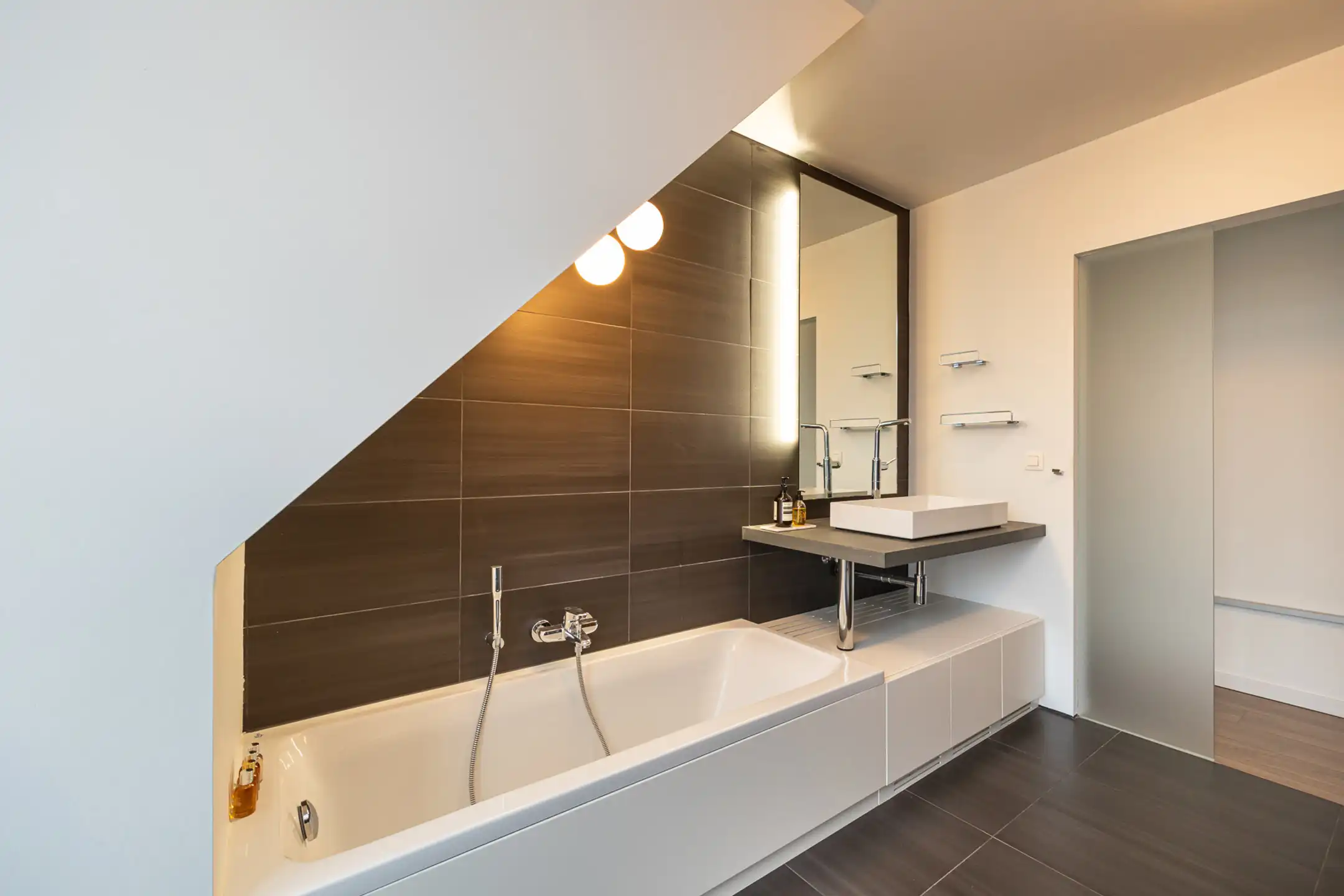 Knap dakappartement met fantastisch terras + garagebox foto 19