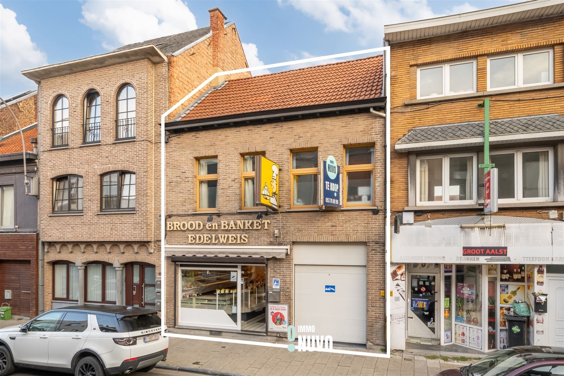 Handelspand met woonst op commerciële ligging te Aalst foto {{pictureIndex}}