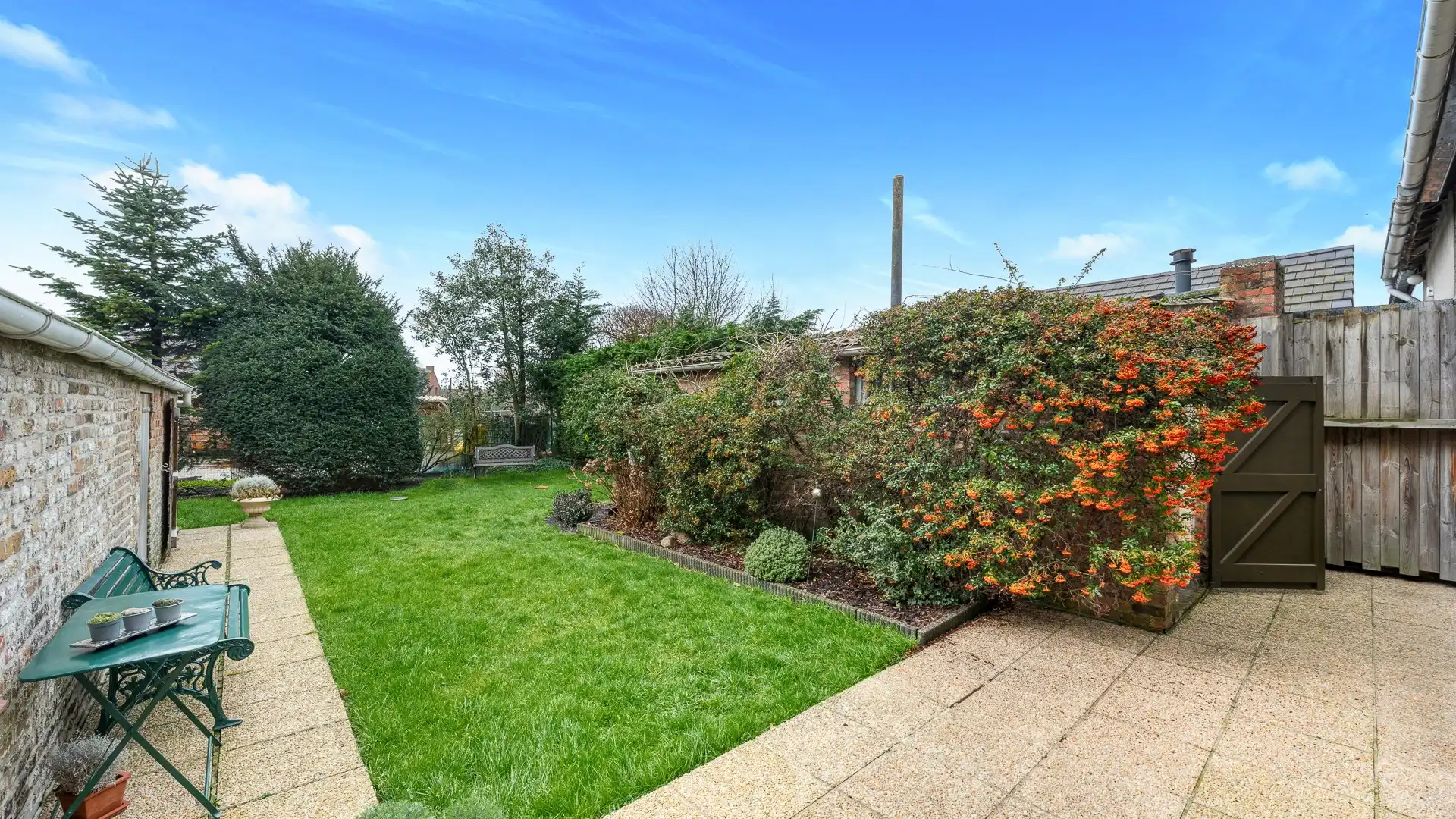 Charmante woning met garage, zonnige tuin en wijnkelder in Dudzele  foto 2
