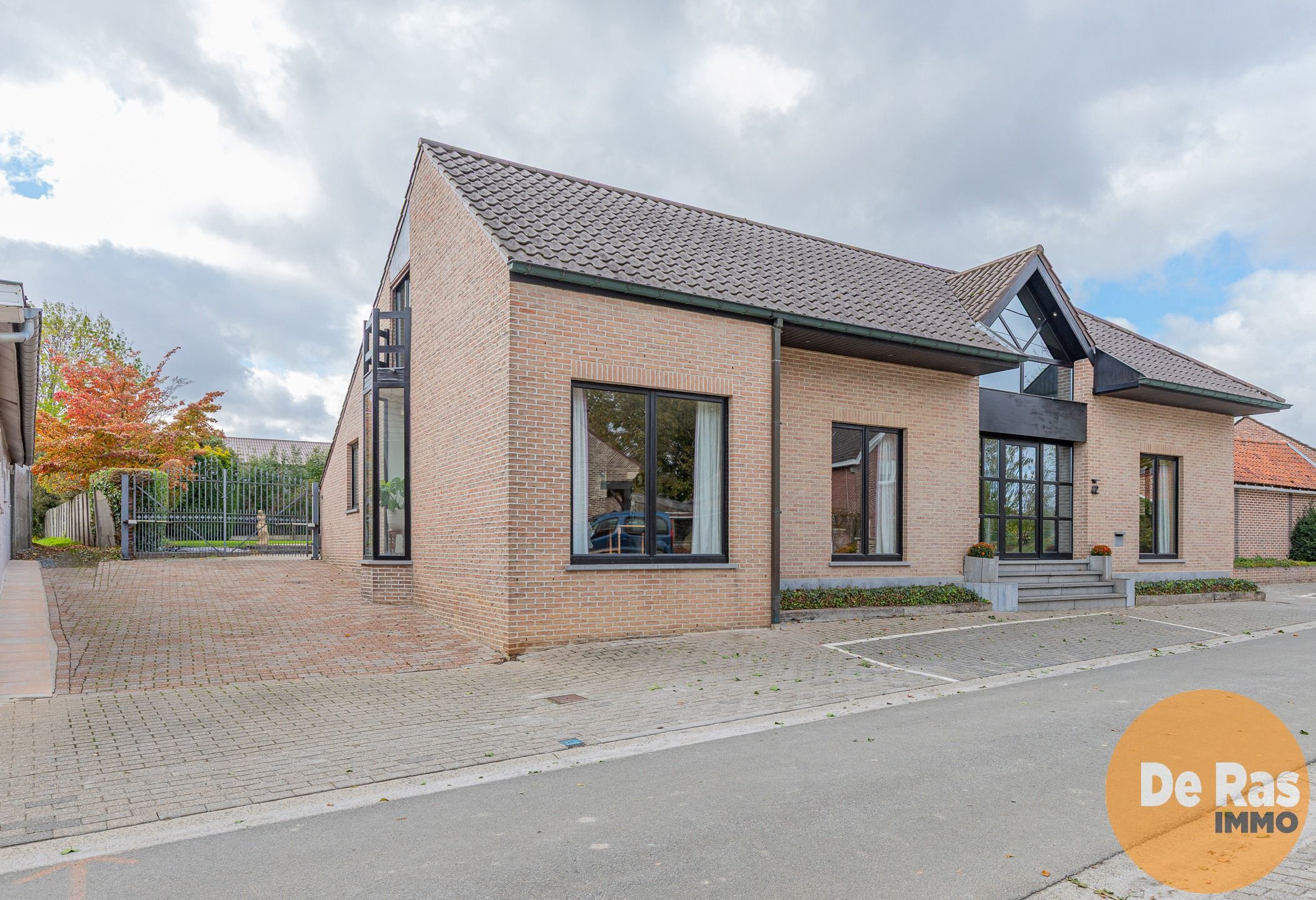 HERZELE - Degelijke 3-gevelwoning met tuin foto 2