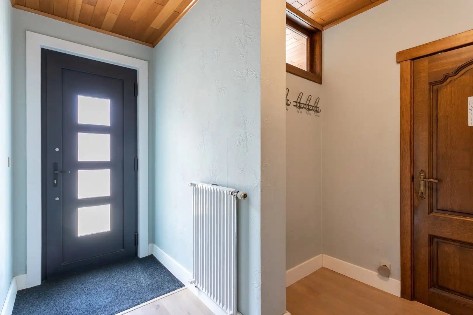 Gerenoveerde 3-gevelwoning met tuin en 4 slaapkamers te Sint-Genesius-Rode foto 2