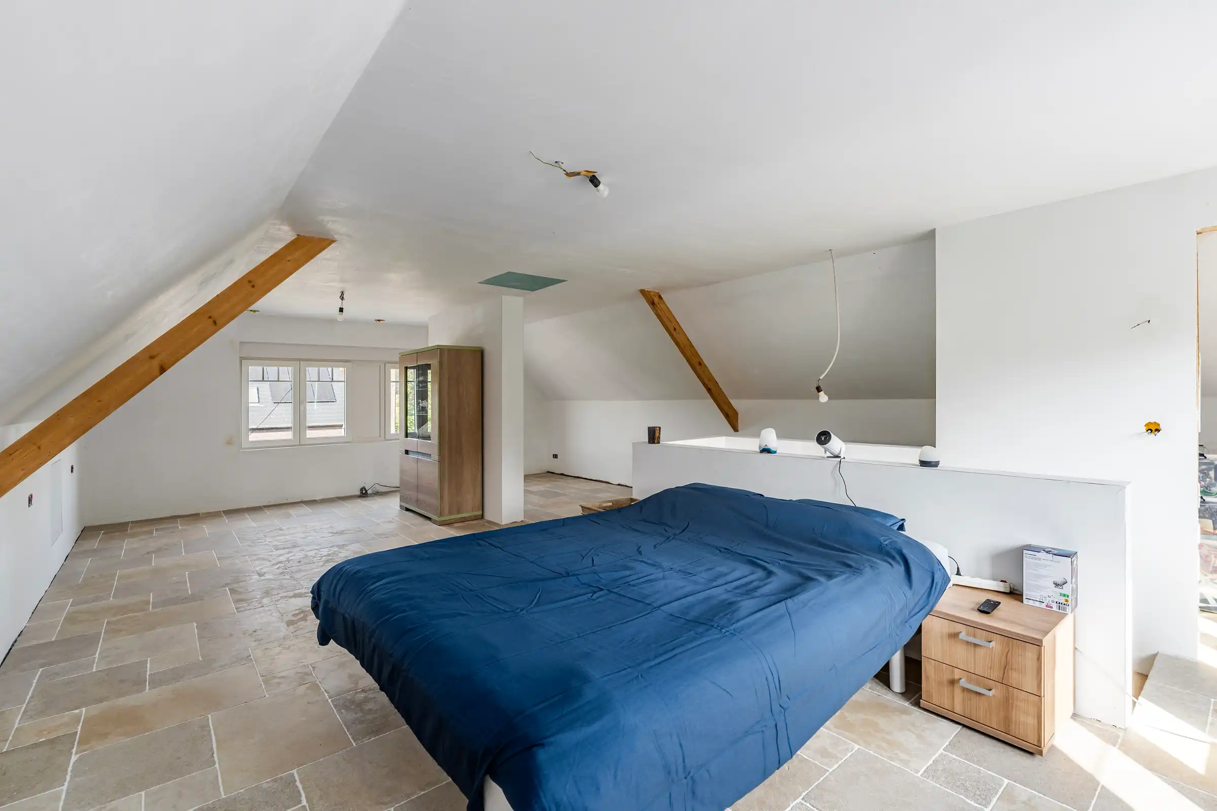 Vrijstaande woning met vernieuwd dak en veel potentieel foto 16