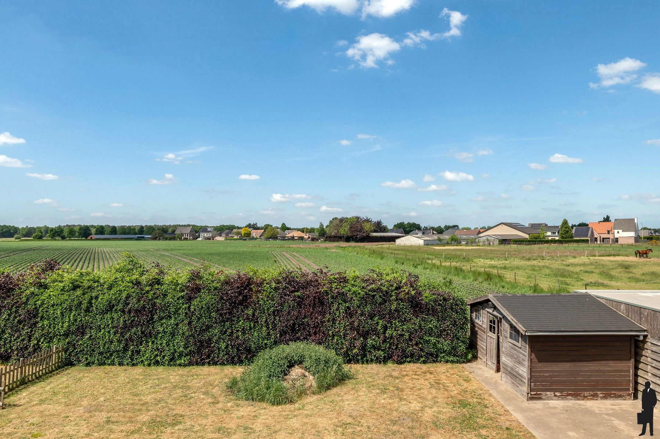 Ruime landelijke woning met tijdloze architectuur foto 15