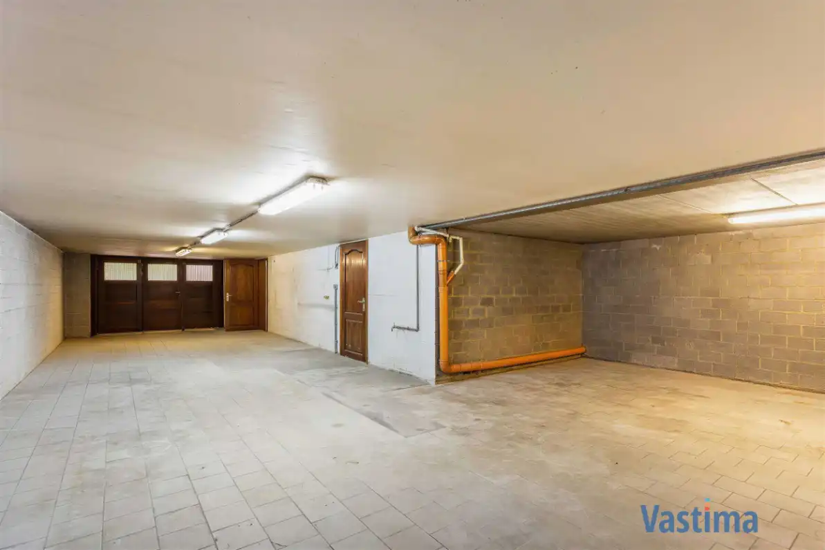 Ruime halfopen bungalow met grote kelder, 3 slaapkamers en zonnige tuin foto 28