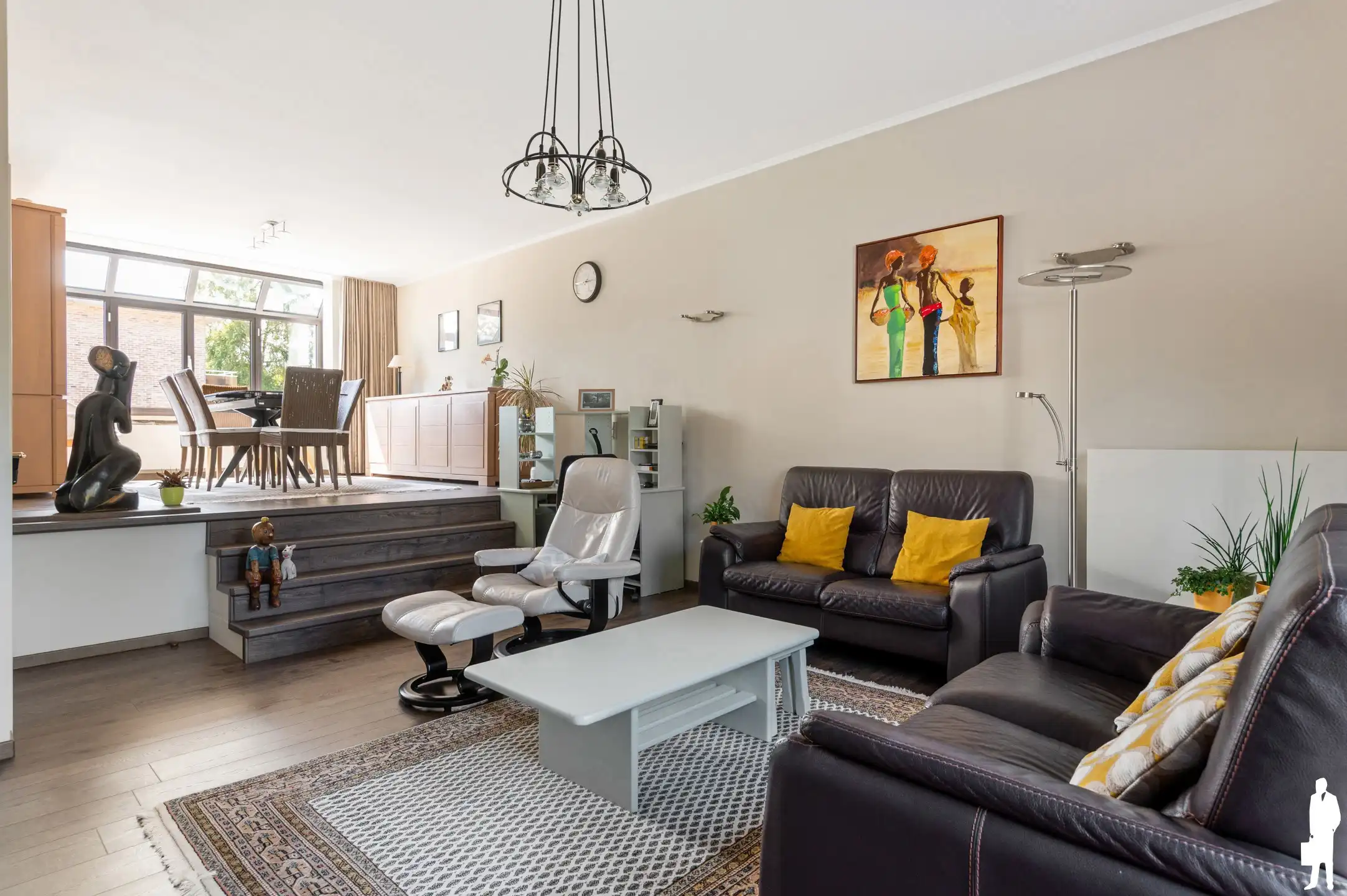 Bel-etage met 3 SLPK, dubbele garage en tuin foto 4