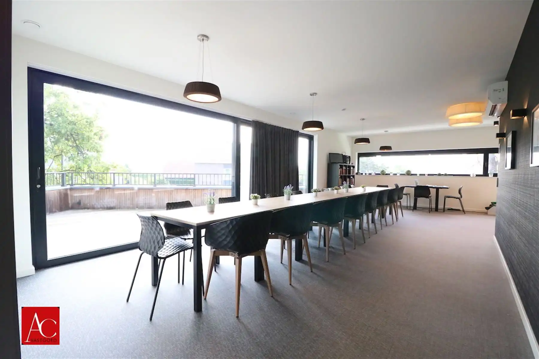 Serviceflat in recent complex met garage foto 14