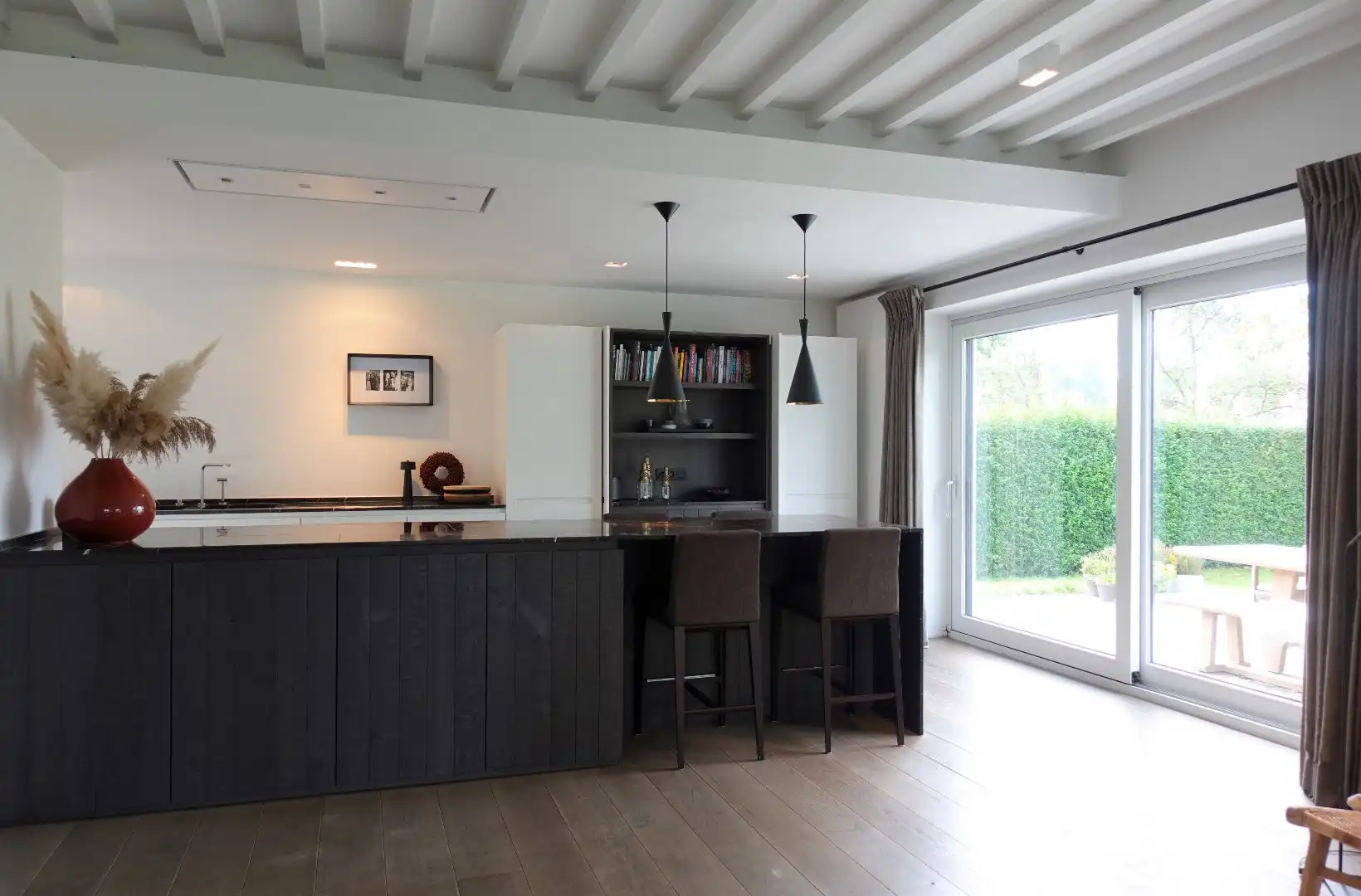 Prachtige karaktervolle villa op groot perceel nabij invalswegen foto 8