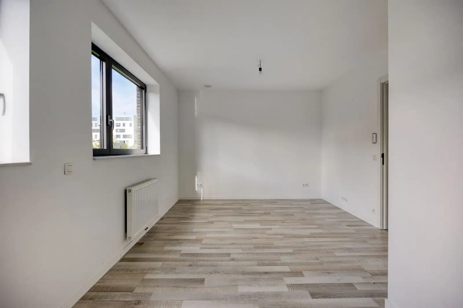 Recente 3-gevelwoning met 3 slaapkamers, tuin en garage foto 23