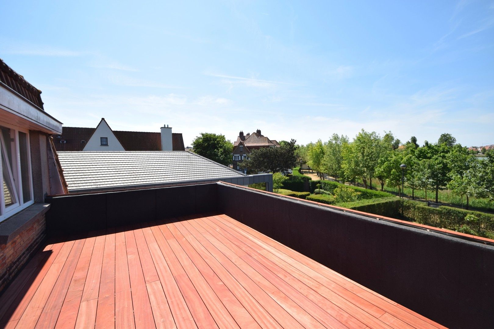 Gerenoveerde koppelvilla heel rustig gelegen vlakbij het Zegemeer en het centrum van Knokke. foto 11