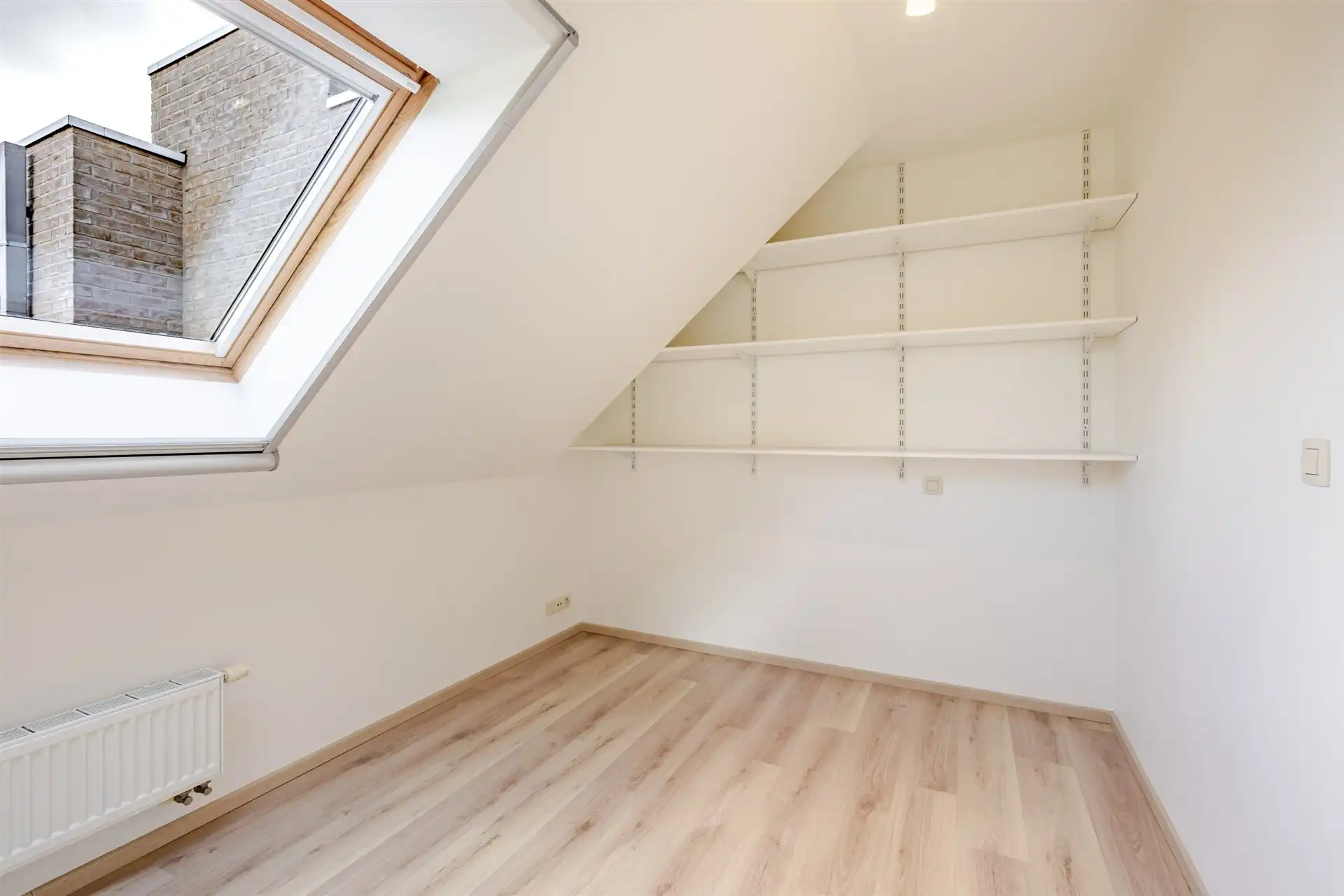 Instapklaar appartement met garagebox, centrum Laarne! foto 19