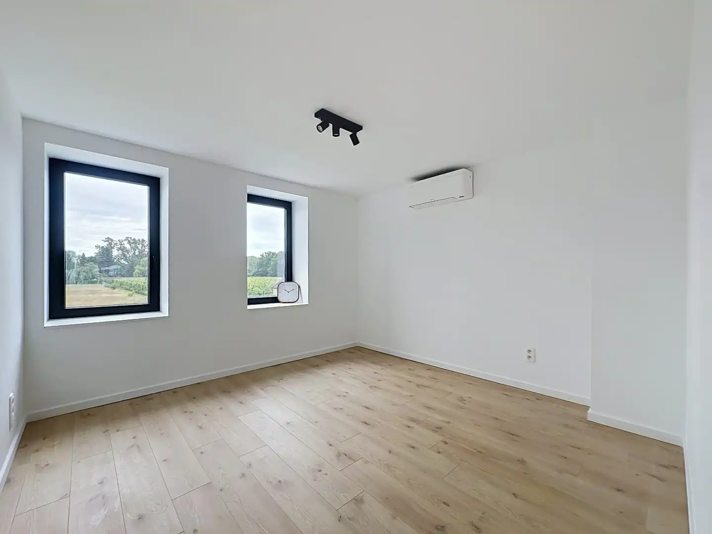 Instapklare vernieuwbouwwoning in het mooie Wezemaal foto 14