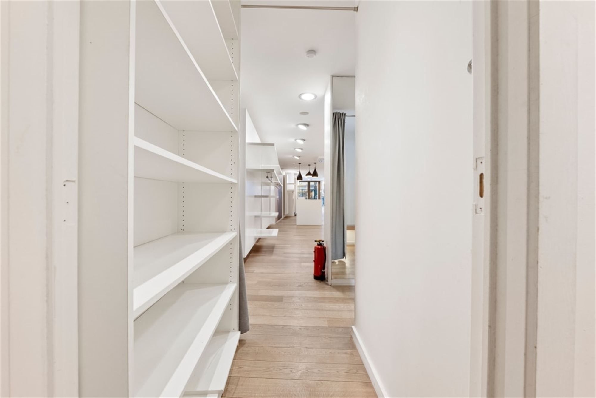 HANDELSRUIMTE TE HUUR MIDDEN IN HET STADSCENTRUM VAN SINT-TRUIDEN  foto 20