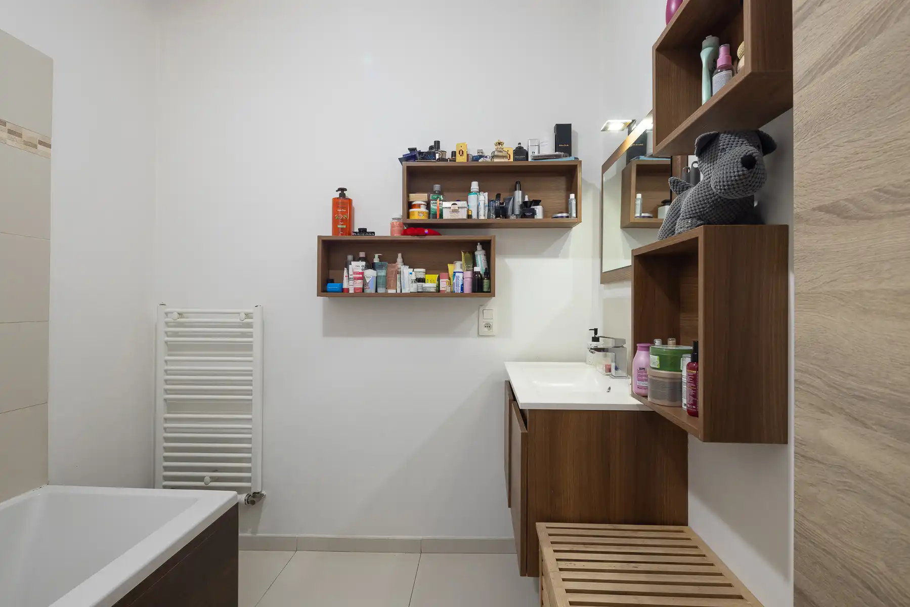 Gerenoveerd appartement met 2 slaapkamers foto 17