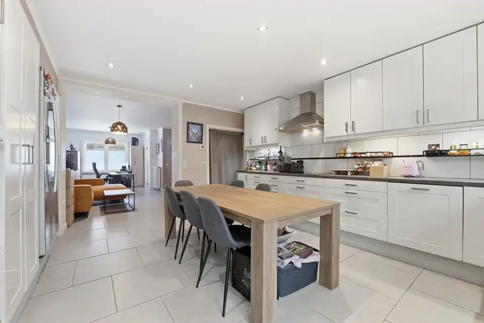 KNAPPE, ENERGIEZUINIGE GEZINSWONING MET GARAGE EN TUIN IN TONGEREN foto 9