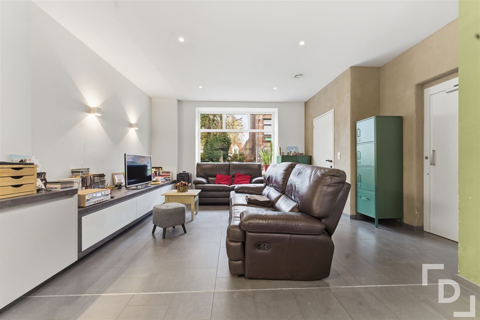 Gerenoveerde woning met huislift op toplocatie in Ieper. foto 5