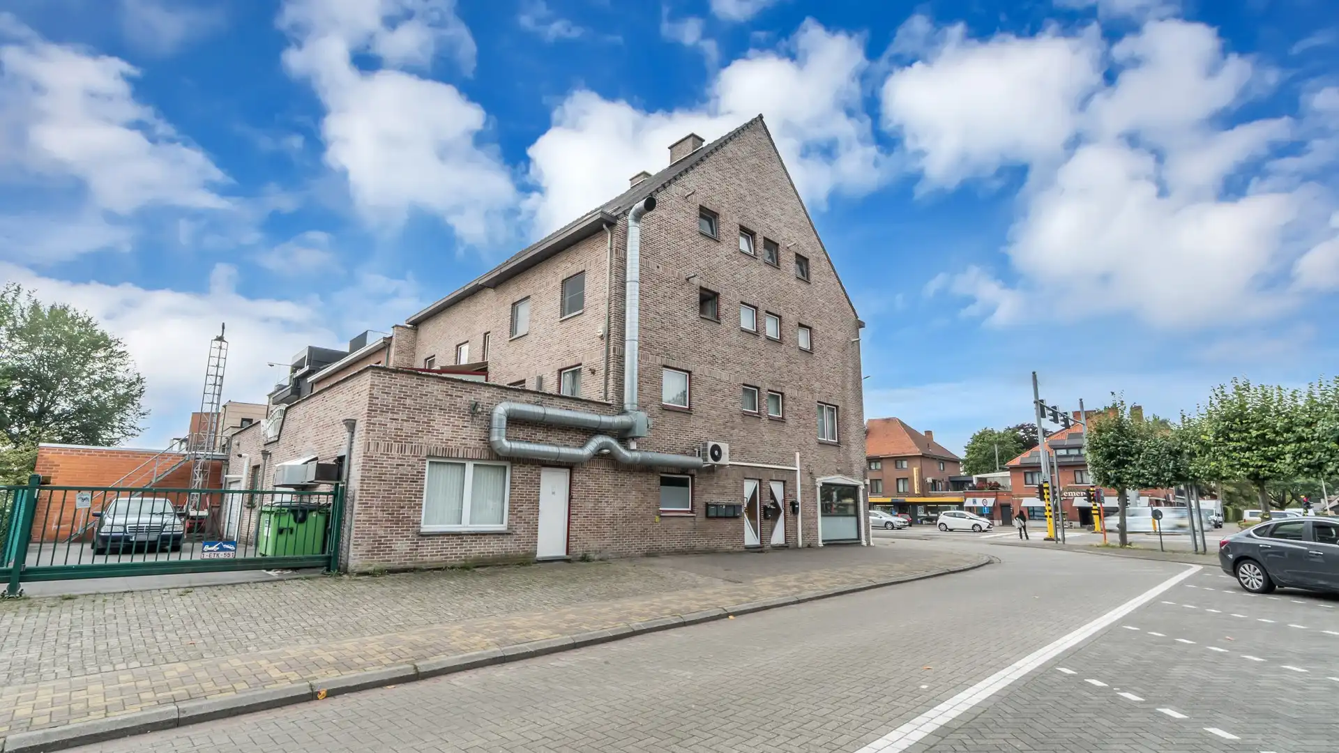 Ruim en instapklaar appartement met 2 slpkrs in Genk foto 11