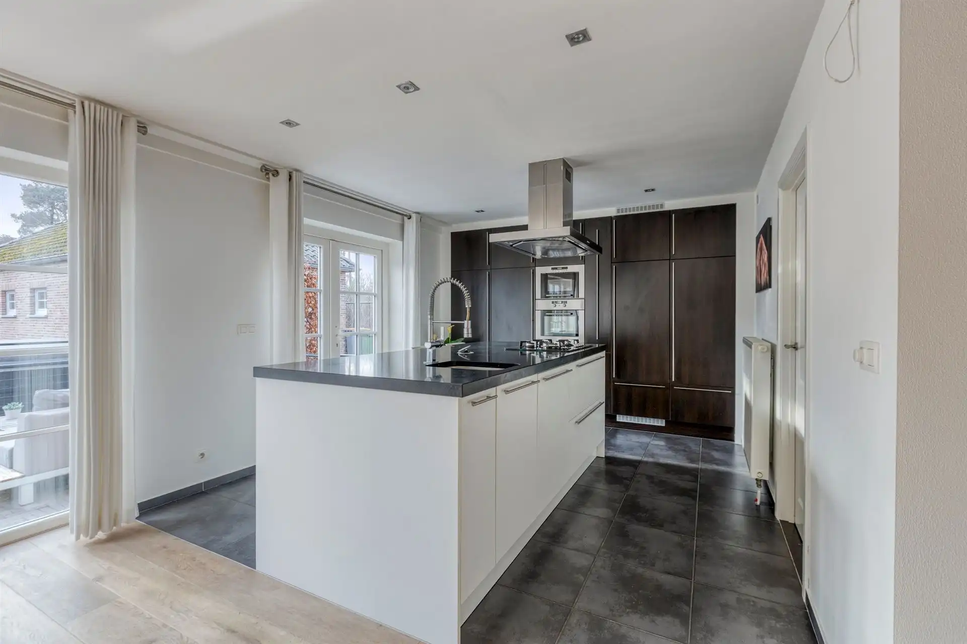 Instapklare woning op 10a in rustige en gegeerde ligging te Maasmechelen! foto 9