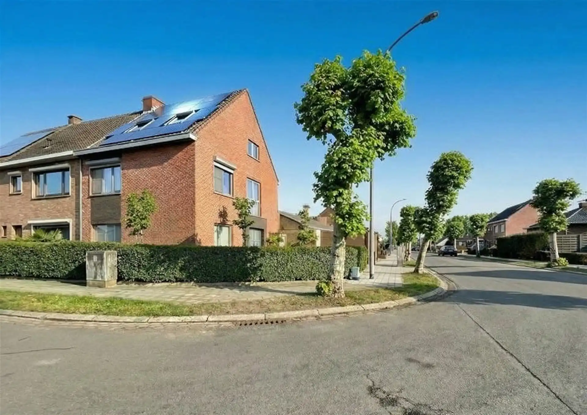 Ruime Gezinswoning met 4 Slaapkamers in De Klinge foto {{pictureIndex}}