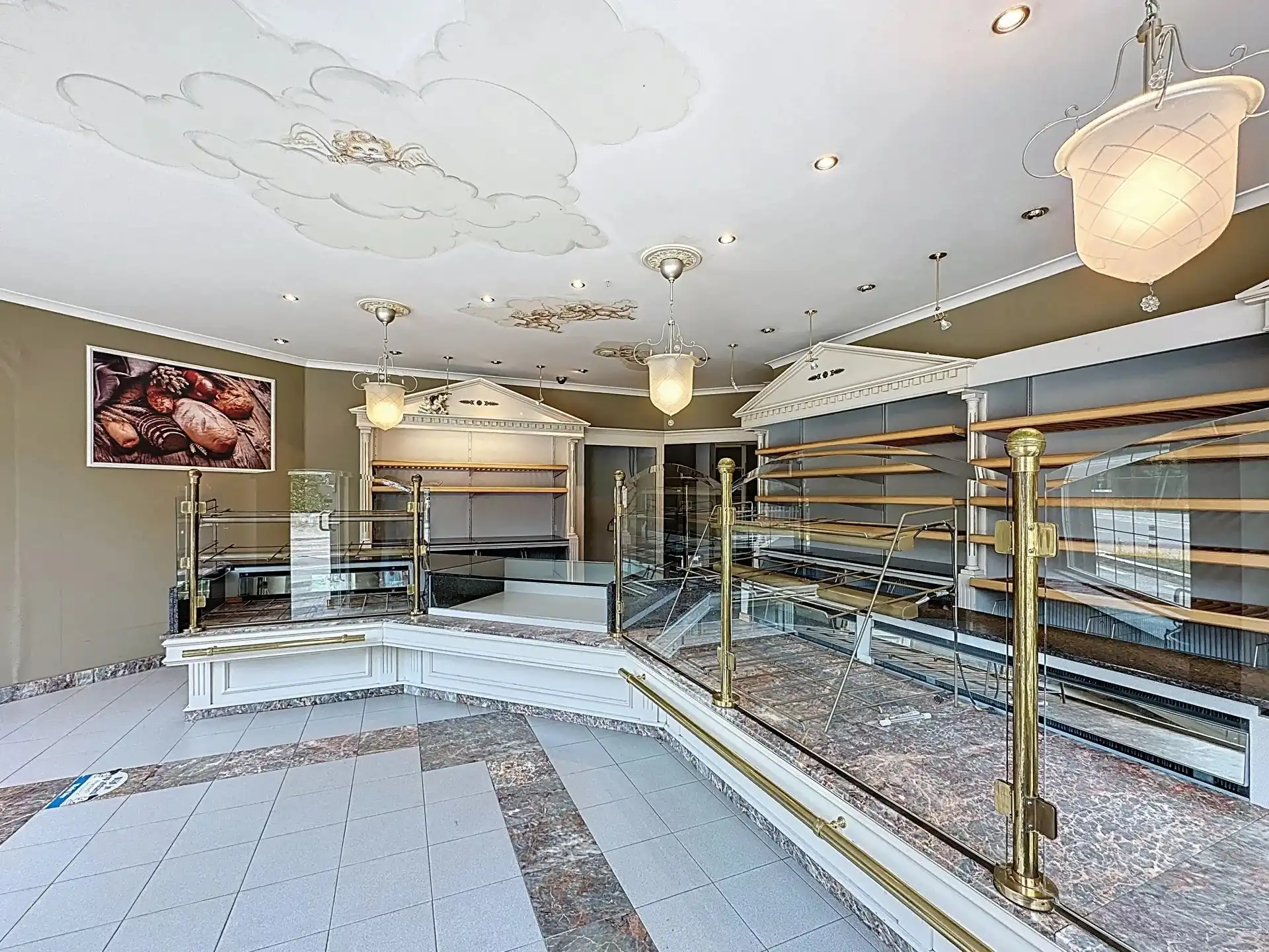 Handelspand met magazijn en bovengelegen appartement. foto 3