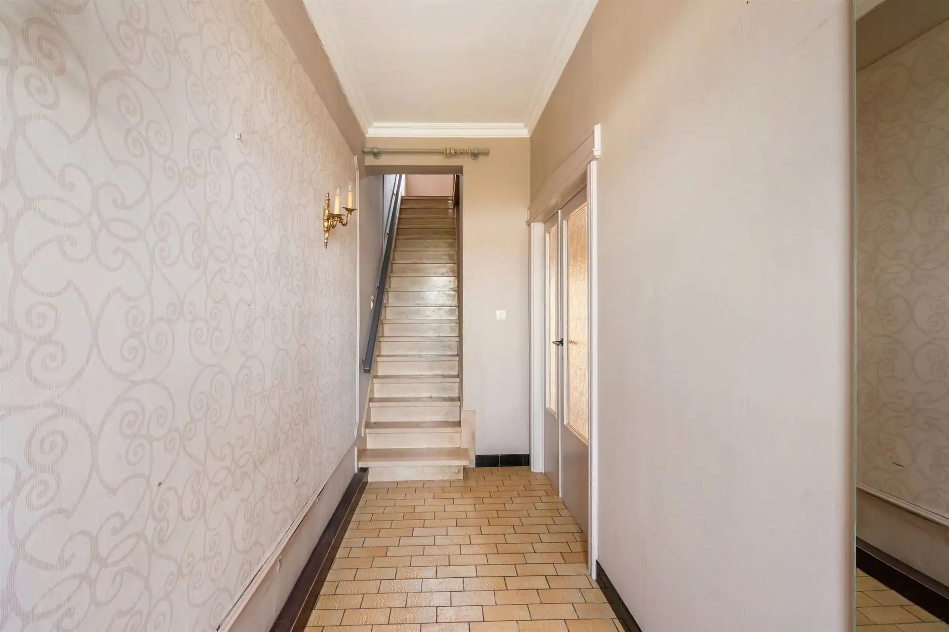 Te renoveren woning met 3 SLK, stadstuin en veel potentieel foto 10