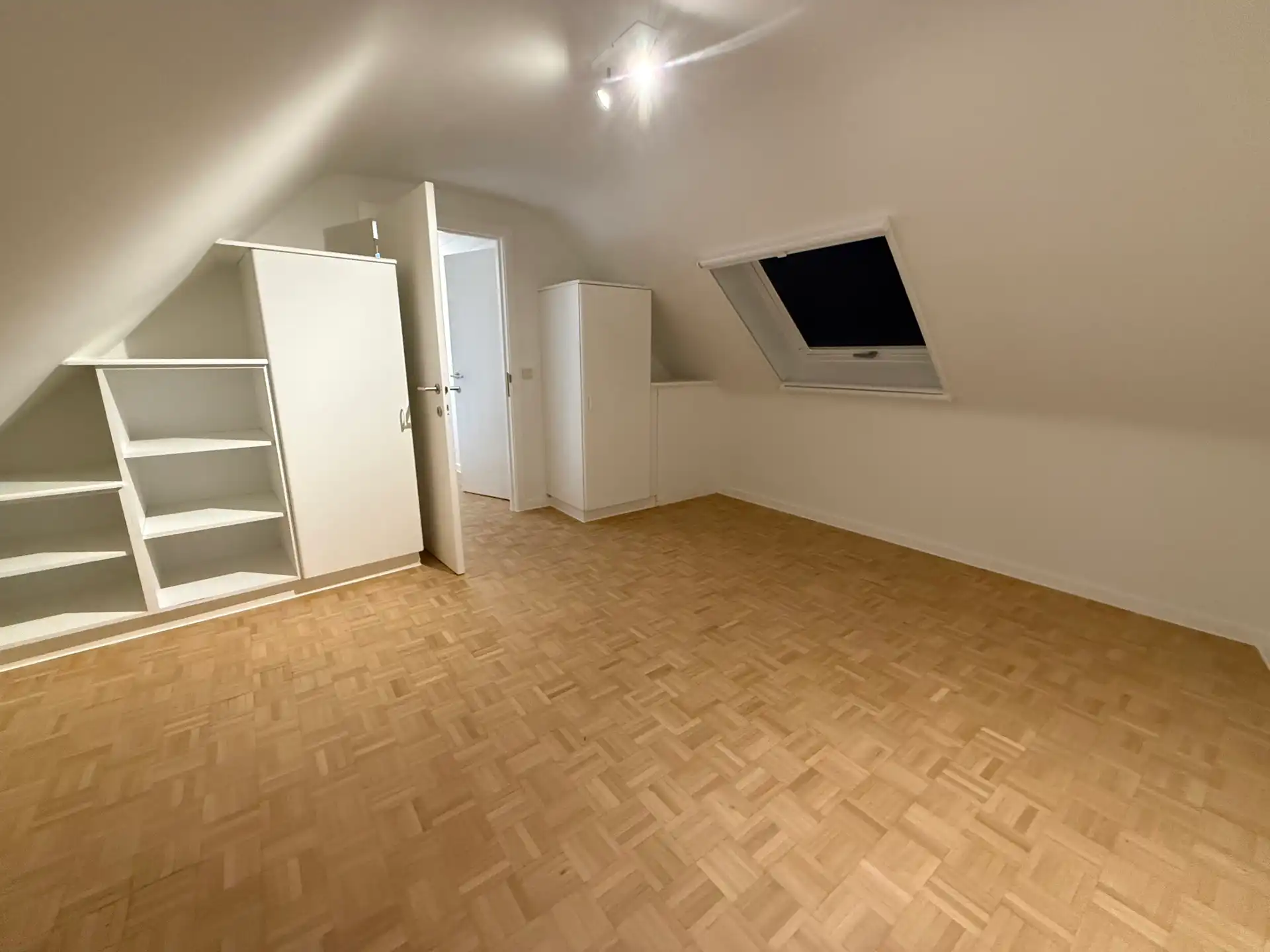 MERE - Ruim duplexappartement in de dorpskern. foto 9