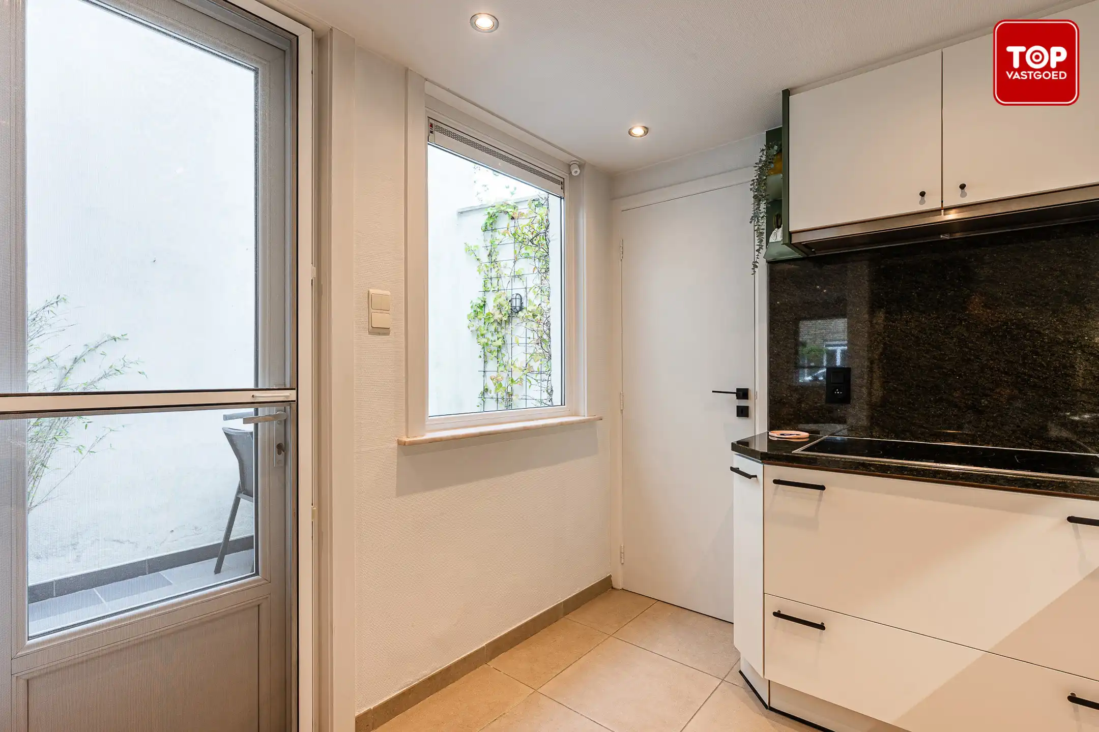 Gezellige instapklare woning met leuke stadskoer.  foto 13