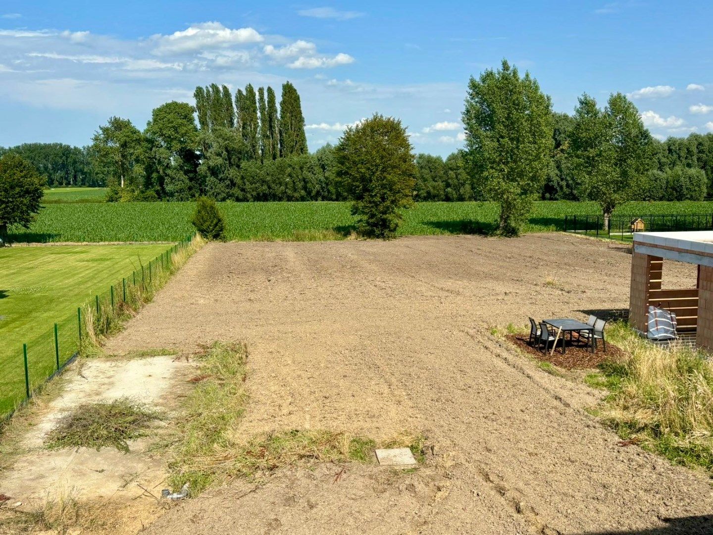 HALFOPEN NIEUWBOUW MET 3 SLPKS, CARPORT EN TUIN (941m²) foto 3