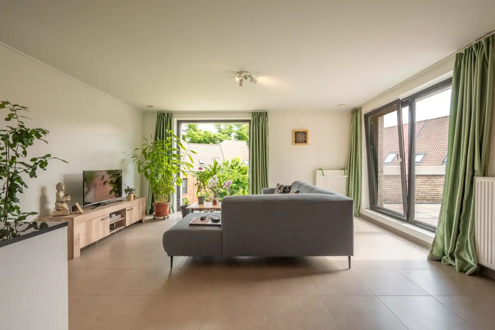 Instapklaar duplex appartement met ruim zonneterras op topligging in Brugge! foto 3