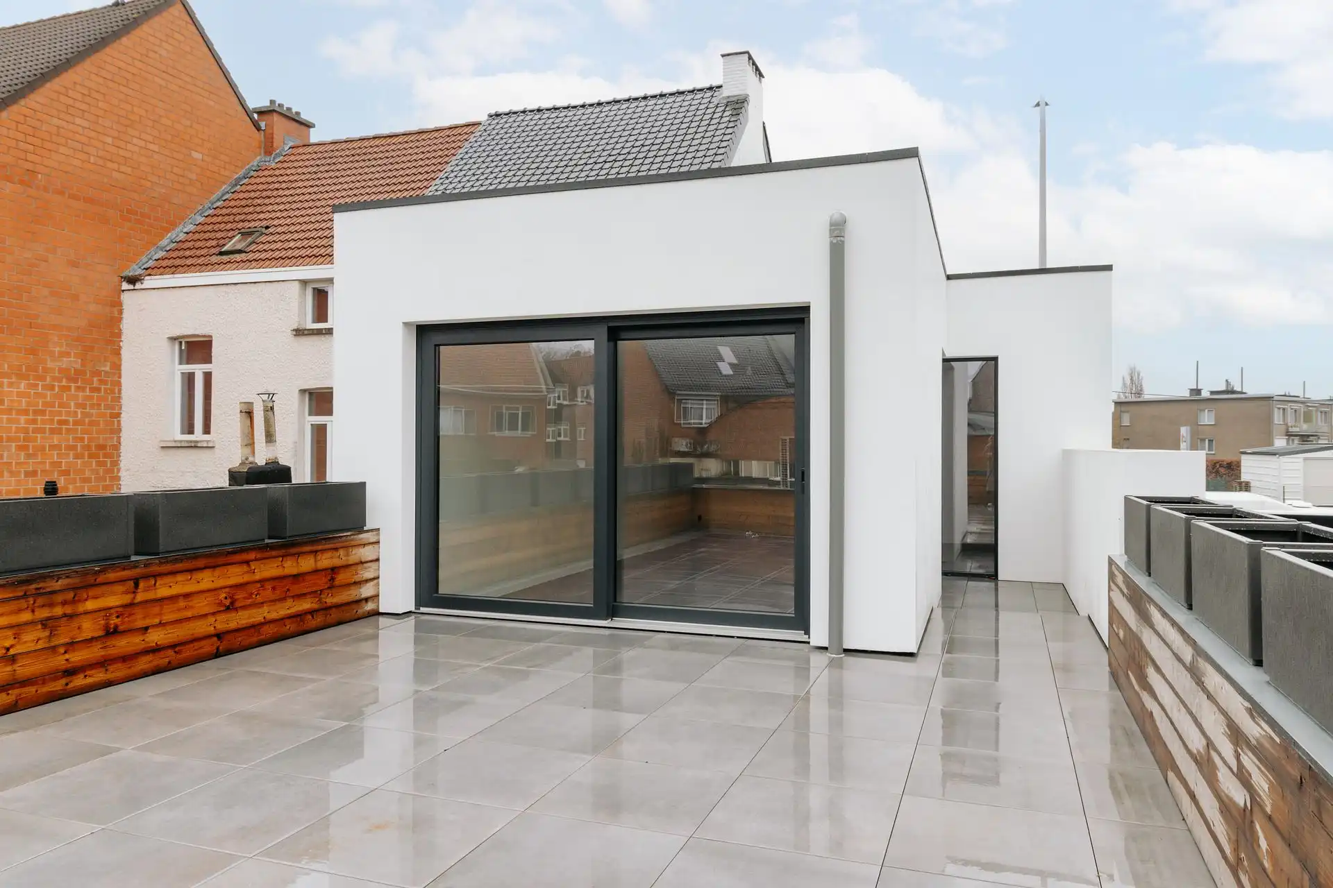 Gerenoveerde woning met magazijn foto 6