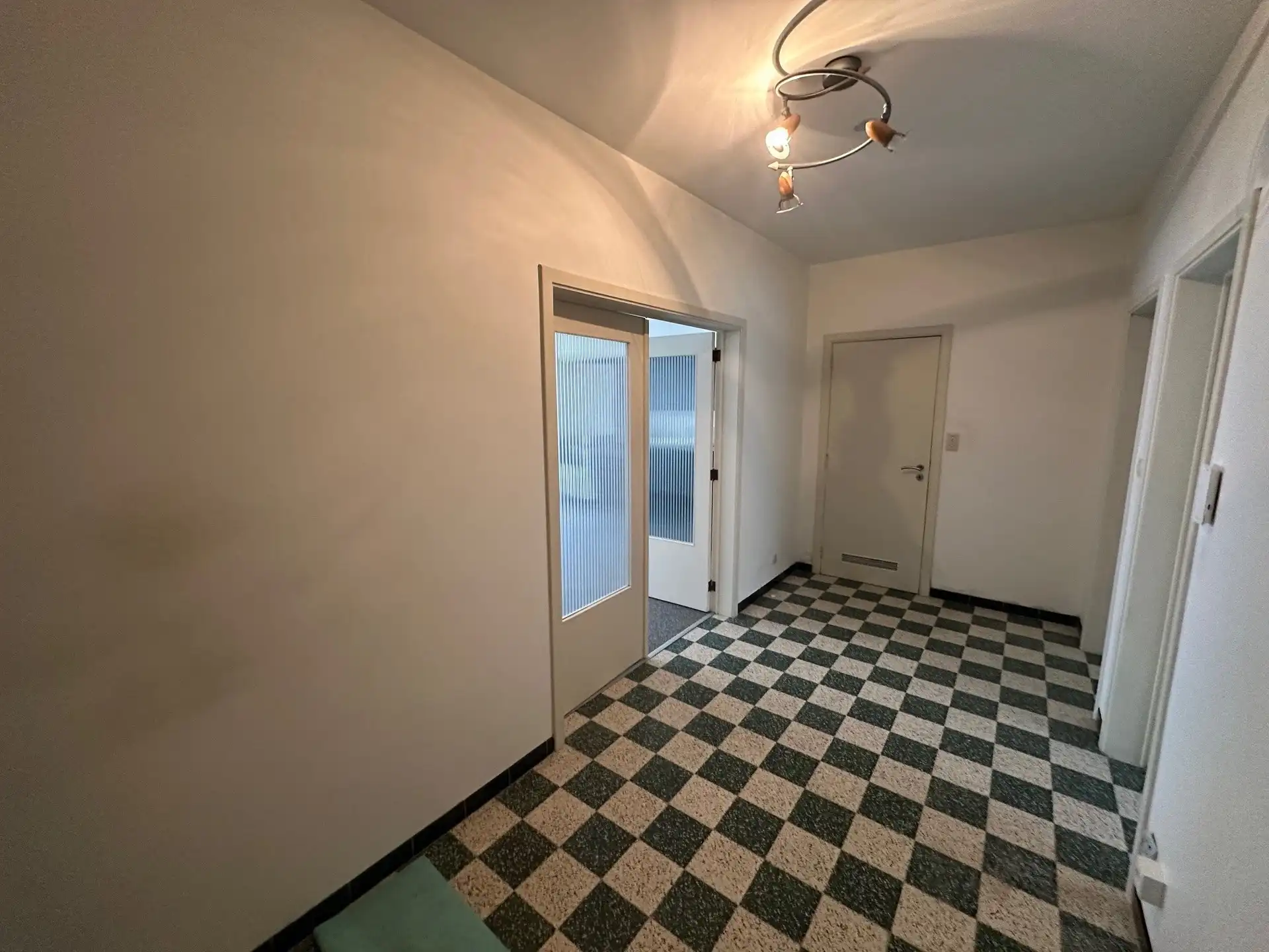 Gelijkvloers appartement met 2 slaapkamers, ruime berging en overdekte autostaanplaats foto 5