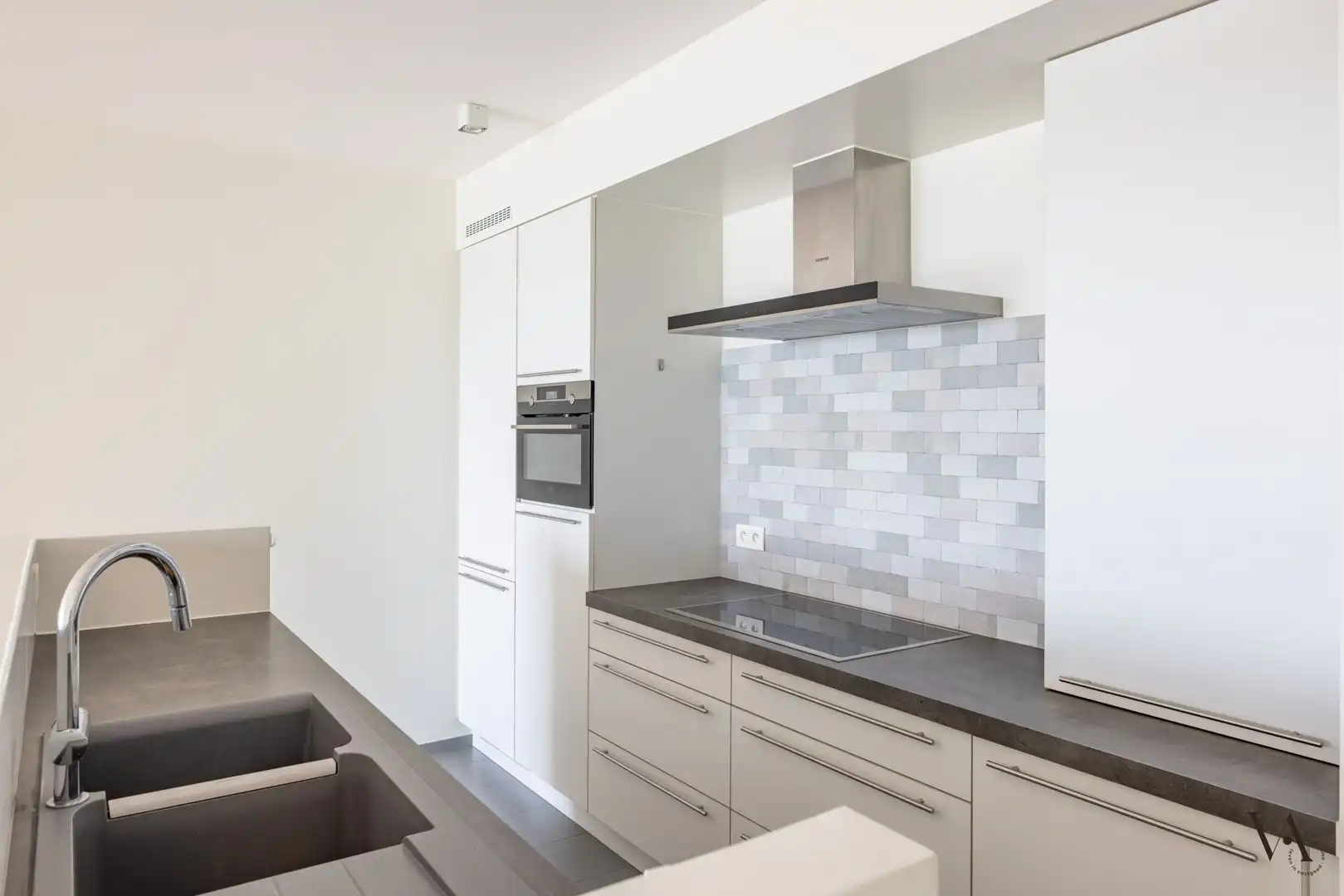 Ruim appartement met 2 slaapkamers en prachtig uitzicht over de jachthaven en het historische centrum foto 11