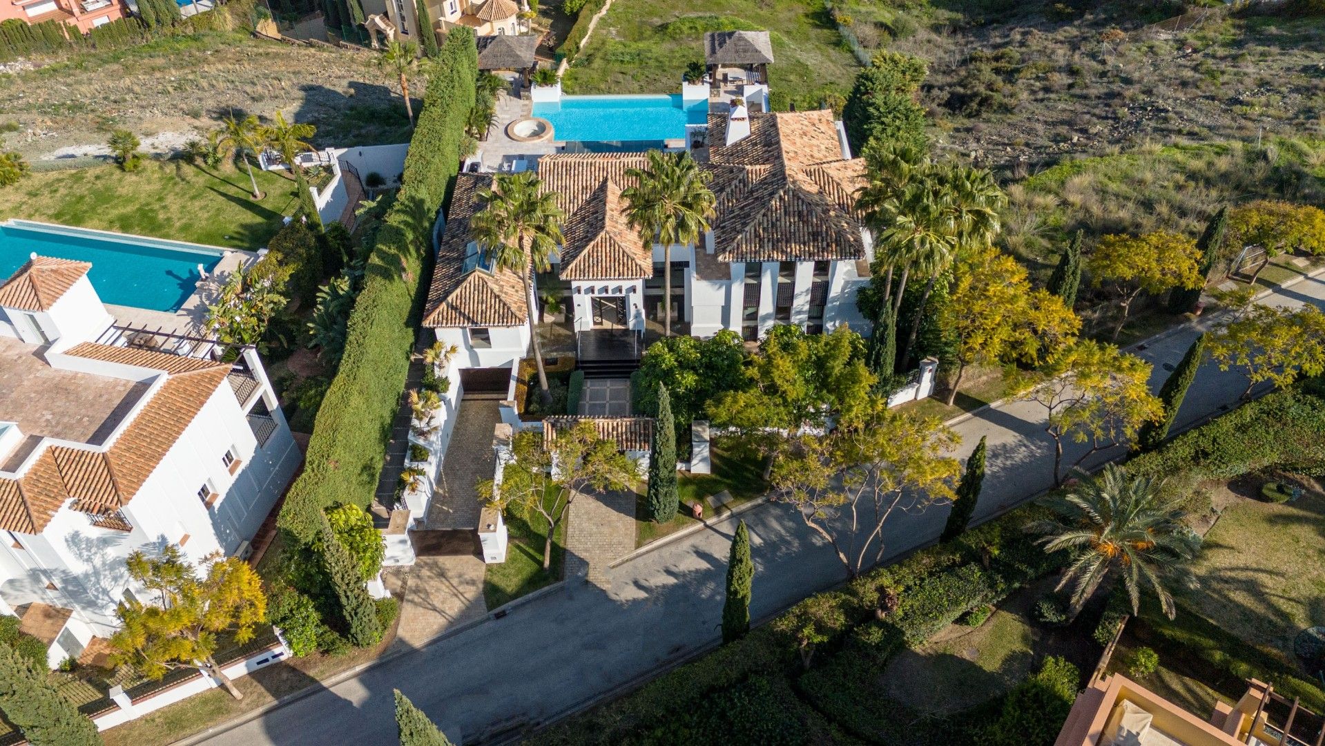 Deze vorstelijke luxe villa ligt majestueus in Los Flamingos, Benahavis. foto 11