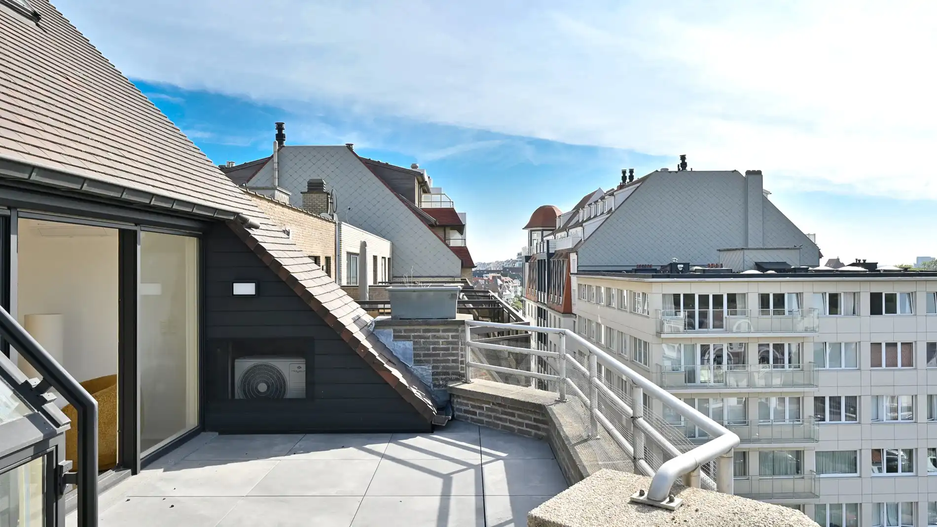 Prachtig duplex appartement met 18 meter gevelbreedte en groot zuid gericht terras met open zicht over het Knokse hinterland foto 25