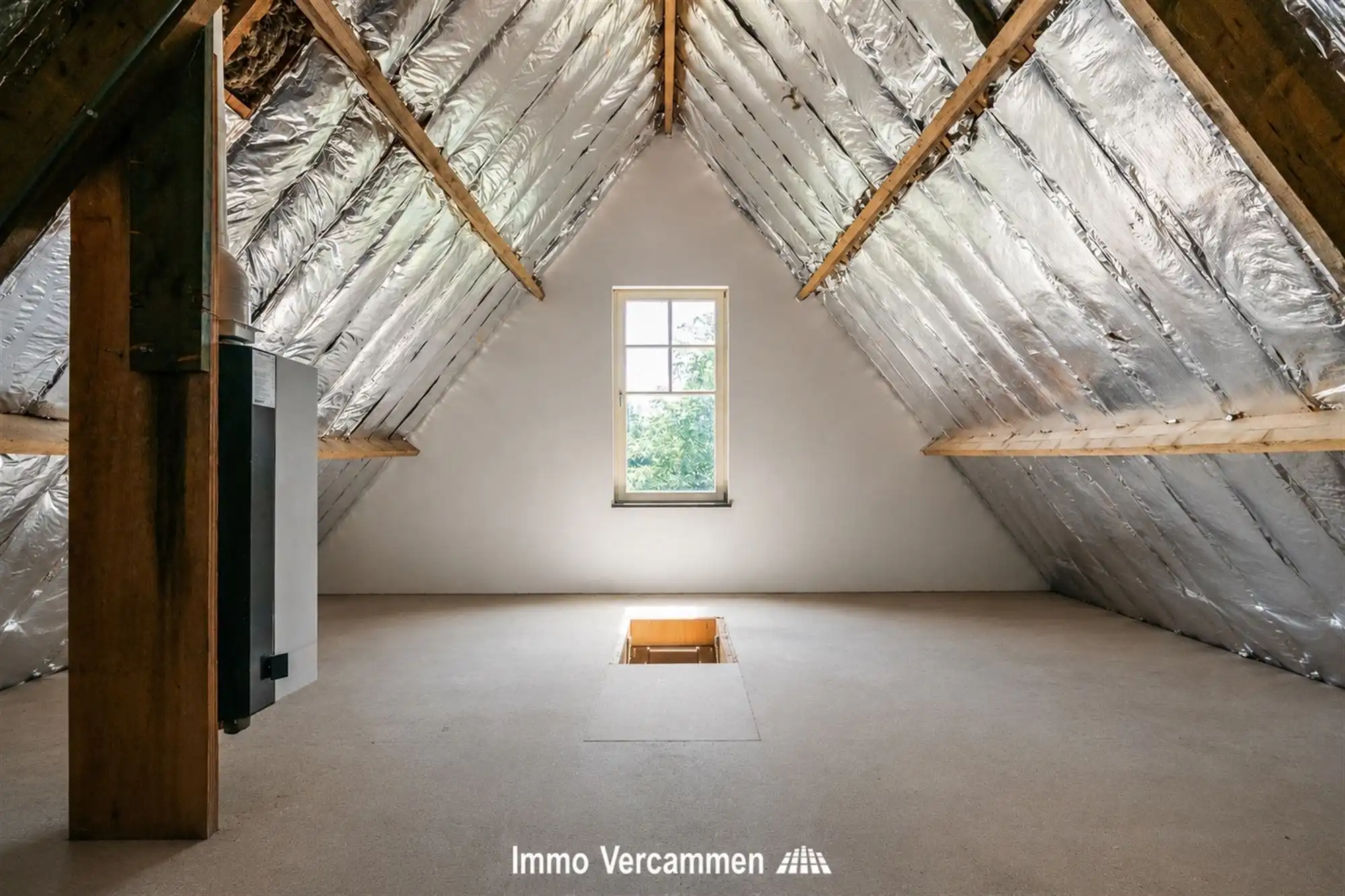 Elegante herenwoning met 4 slaapkamers, ruime zolder en zonnige tuin in Koningshooikt foto 15
