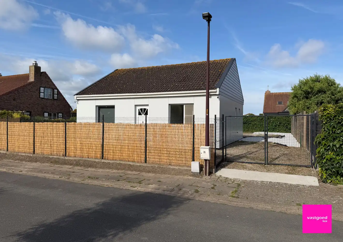 Instapklare alleenstaande woning met tuin, garage en 491 m² grond in De Haan foto 2