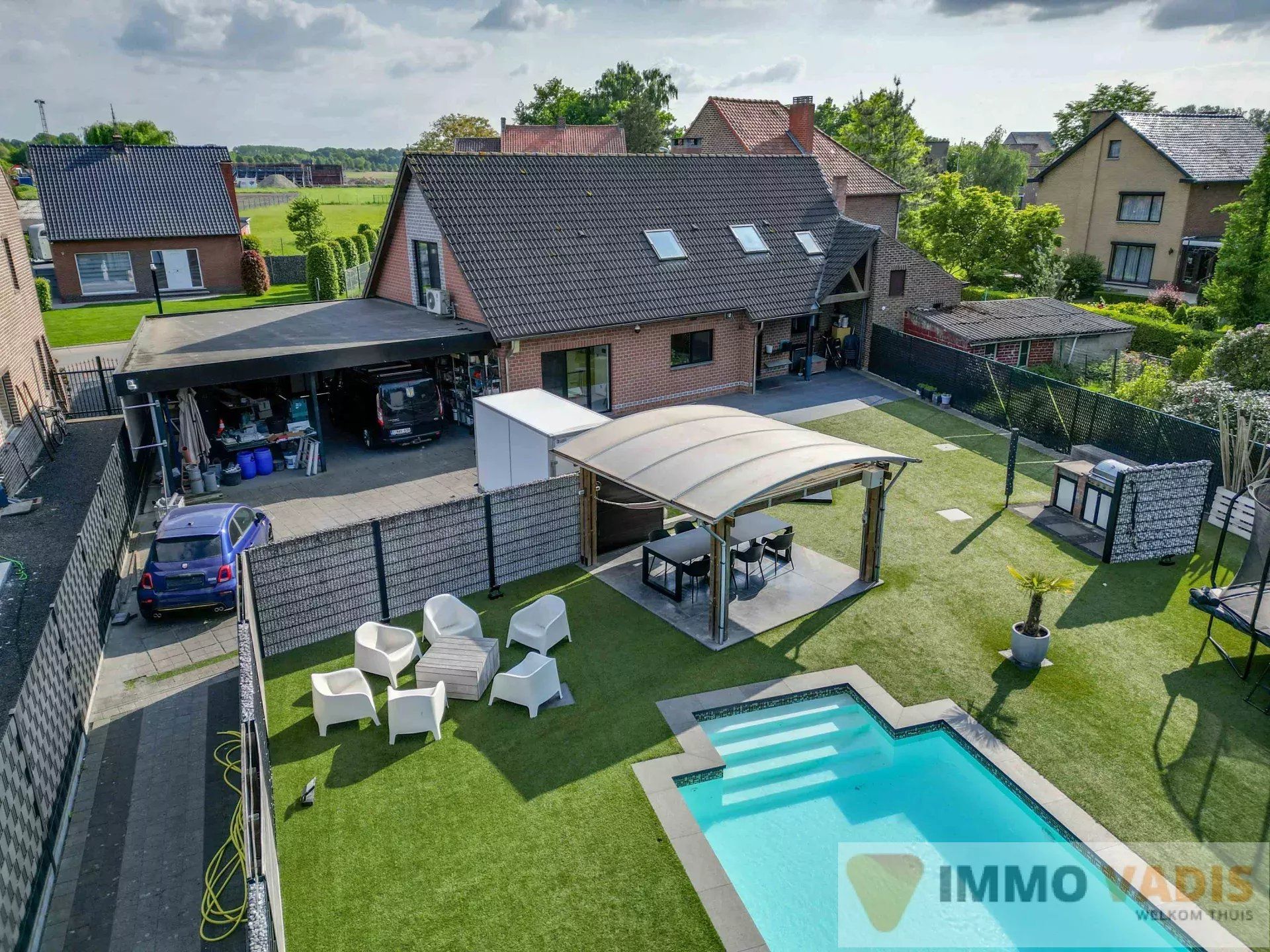 Ruime luxewoning met zwembad foto 21