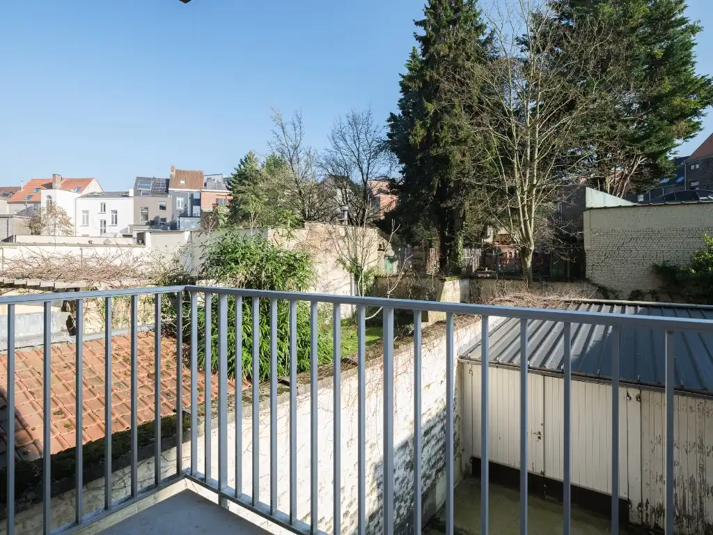 Lichtrijk gerenoveerd éénslaapkamerappartement met terras en zicht op het water foto 11