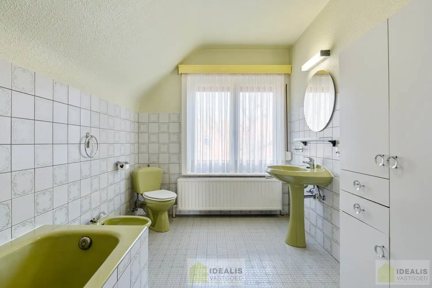 IDEALIS VASTGOED – PERFECT ONDERHOUDEN EN INSTAPKLARE GEZINSWONING MET 4 SLAAPKAMERS, 2 BADKAMERS EN EEN MOOIE WOONOPPERVLAKTE VAN +- 185M² OP EEN AANGENAAM EN RUSTIG GELEGEN PERCEEL VAN 6A 80CA OP GEGEERDE LOCATIE IN ACHEL! foto 26