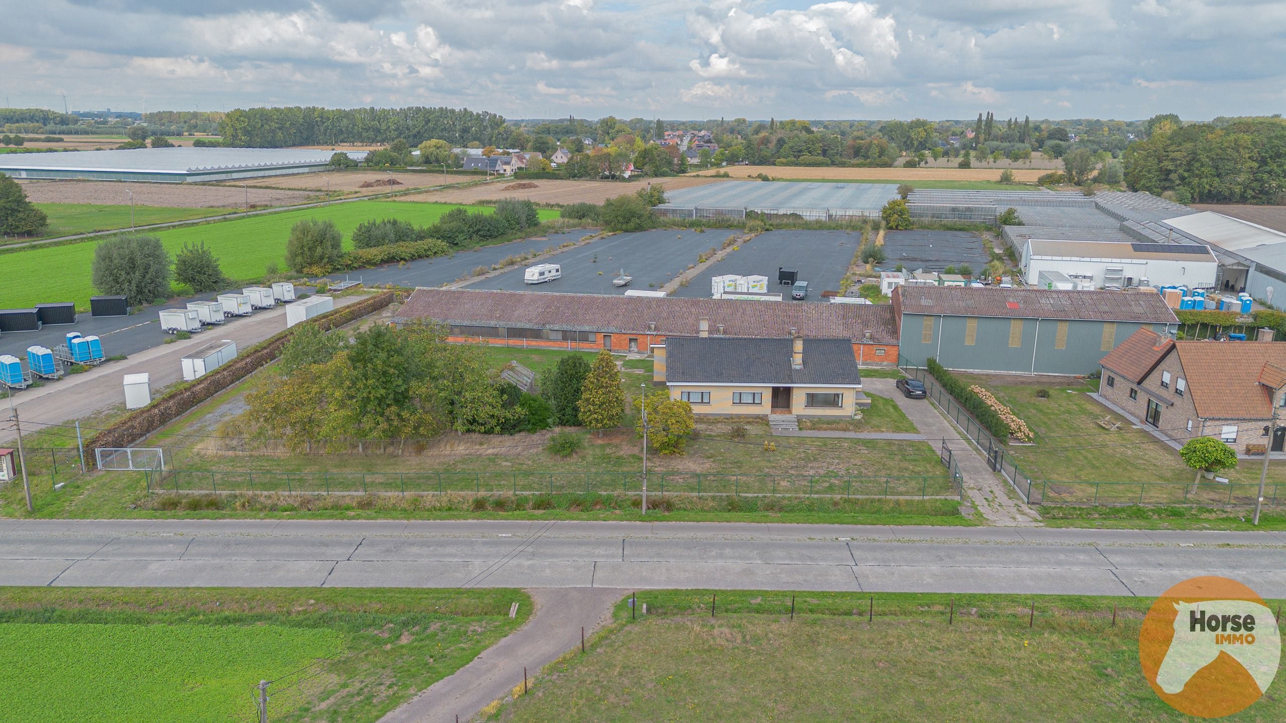 LOKEREN -Landelijk gelegen bedrijfswoning met stallencomplex foto 25